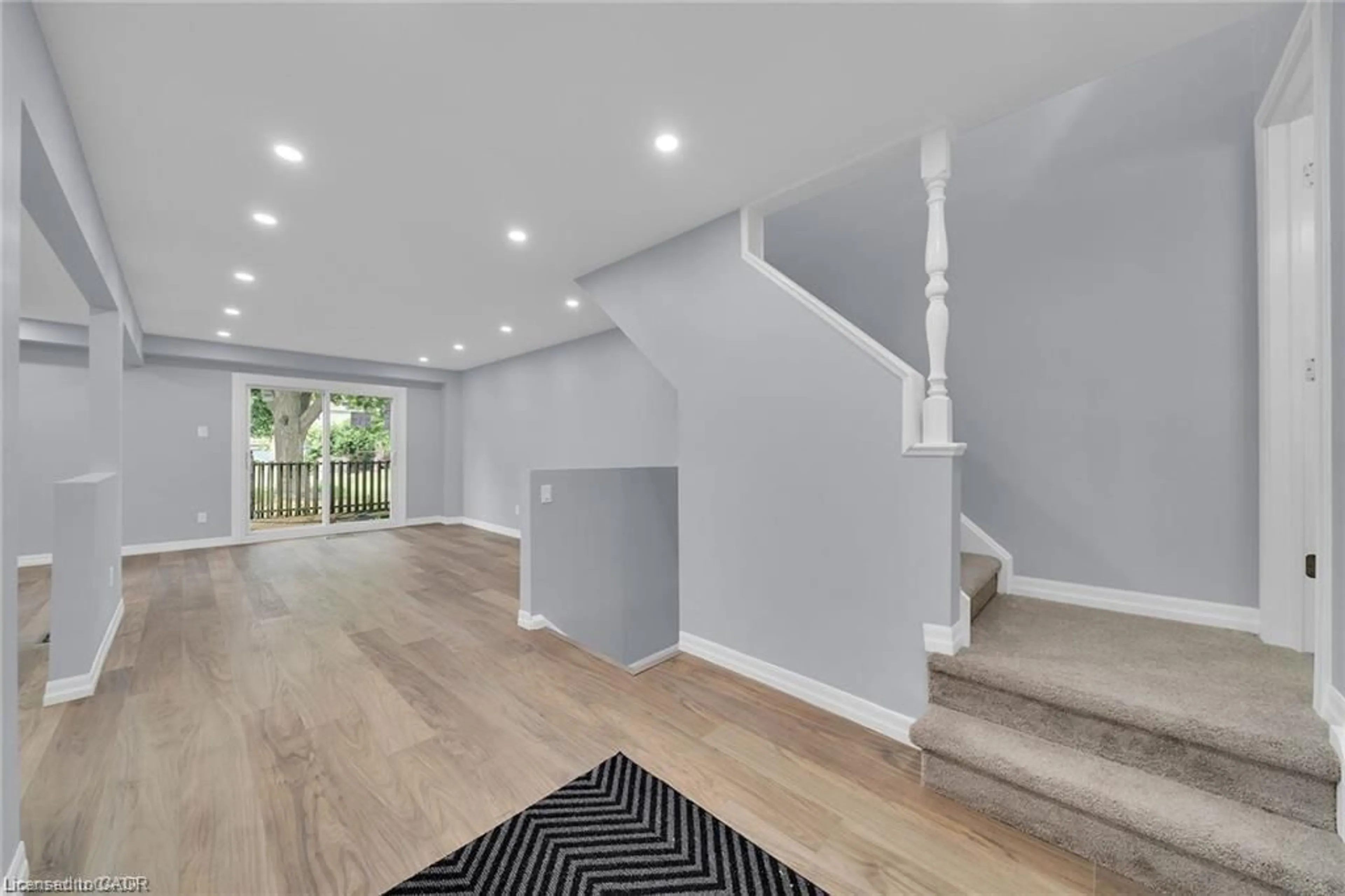 Unknown for 451 Woodview Rd #4, Burlington Ontario L7N 2Z9