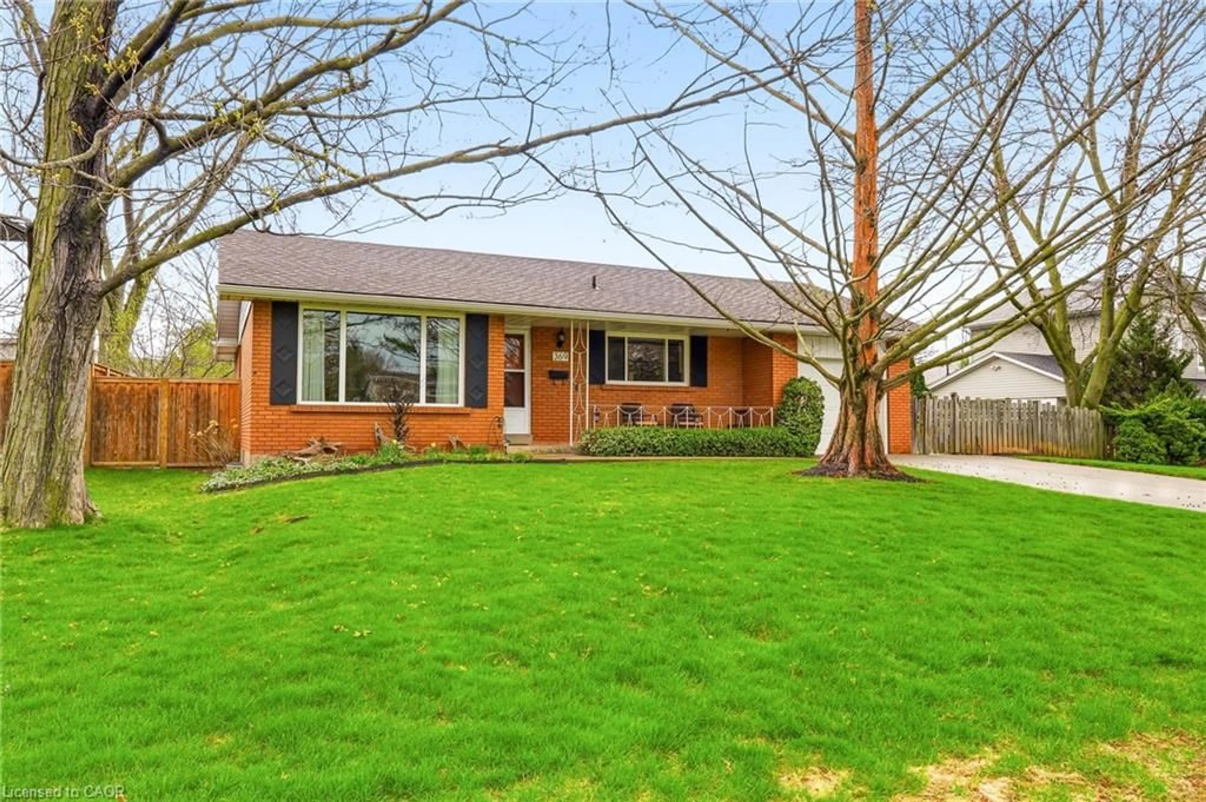 Home with brick exterior material, street for 369 Beechwood Cres, Burlington Ontario L7L 3P7