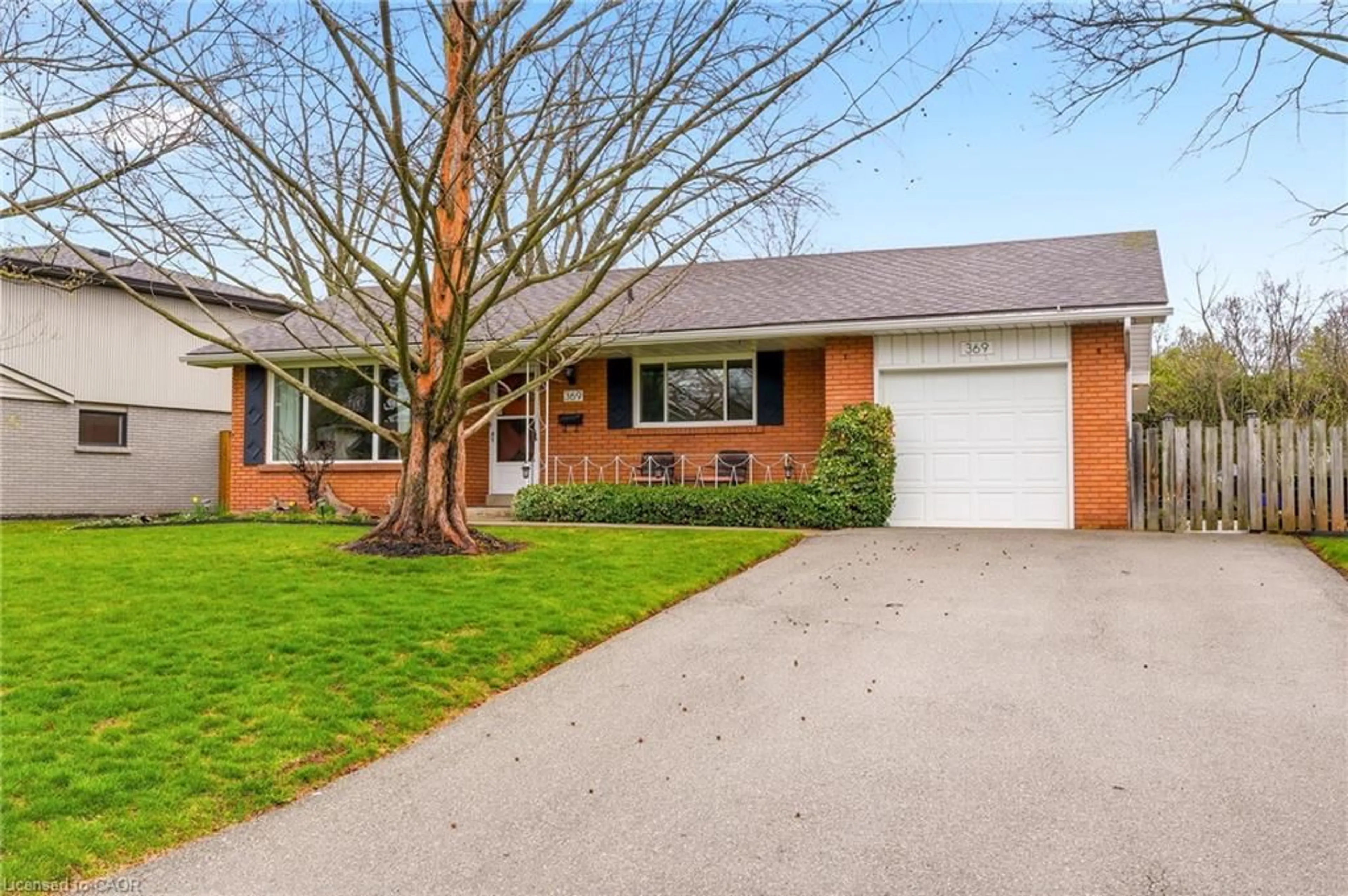 Home with brick exterior material, street for 369 Beechwood Cres, Burlington Ontario L7L 3P7