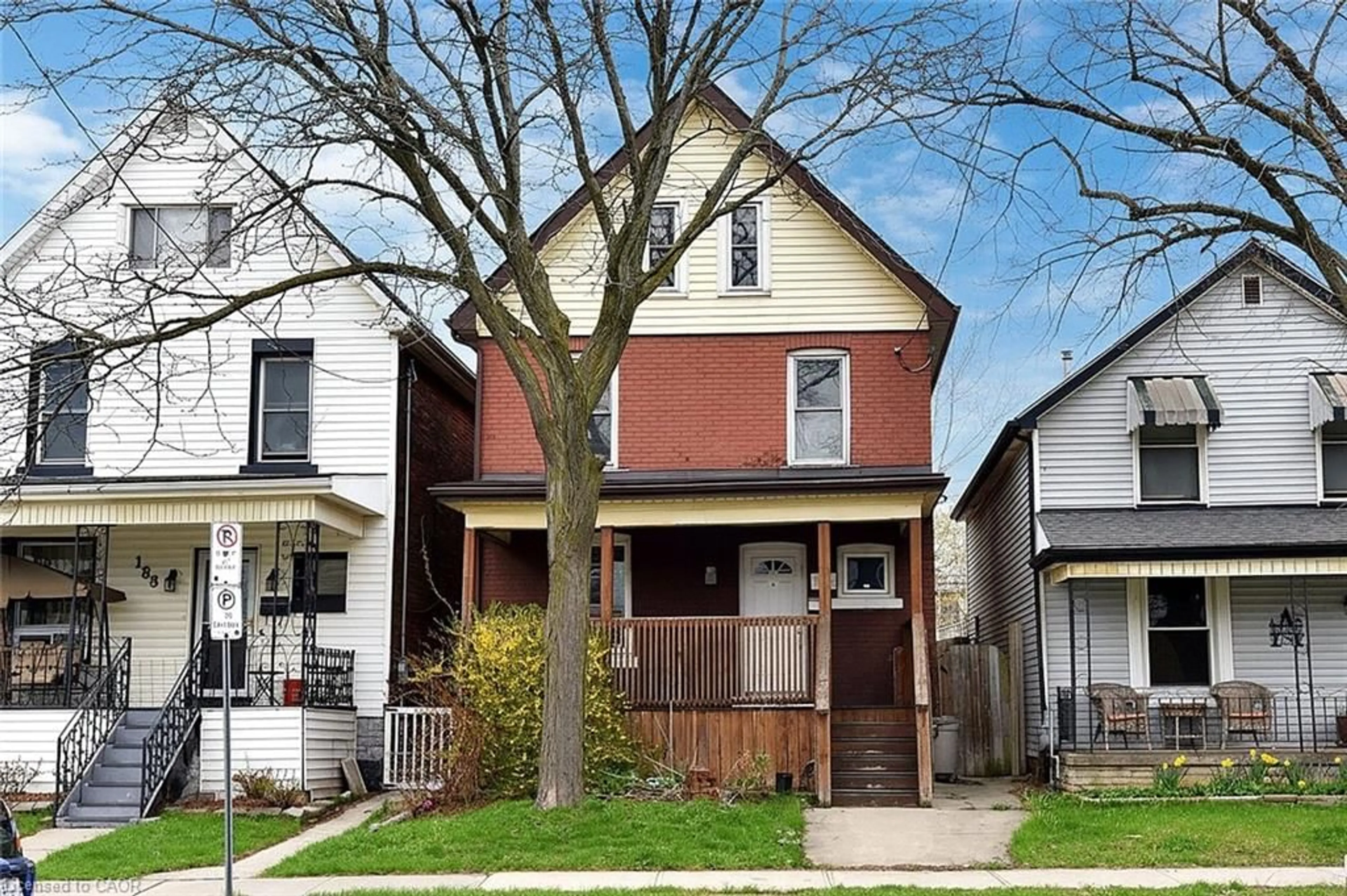 Home with brick exterior material, street for 186 Belmont Ave, Hamilton Ontario L8L 7M6