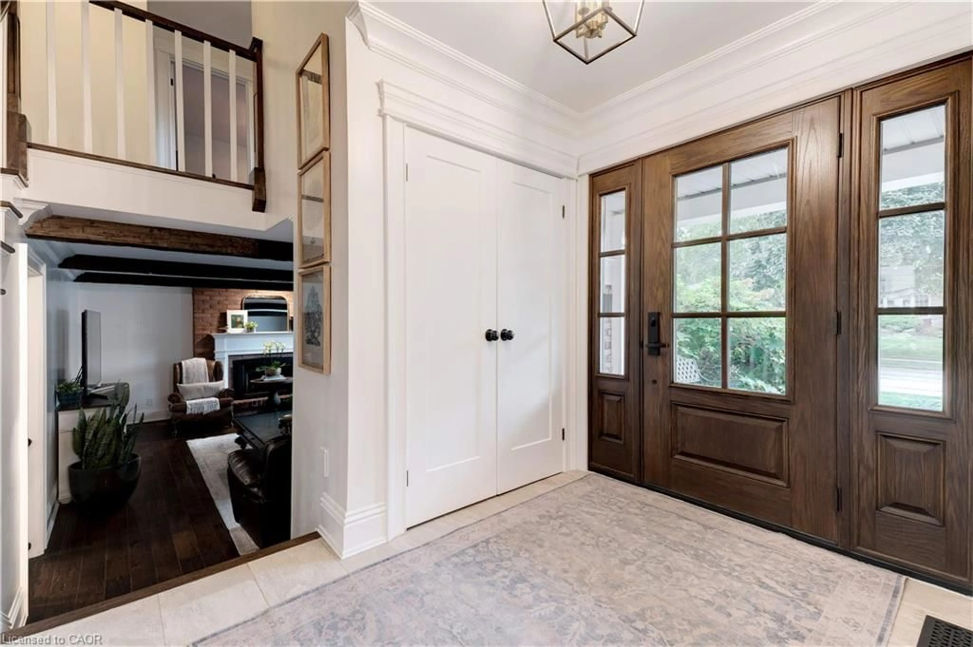 Indoor entryway for 4190 Spruce Ave, Burlington Ontario L7L 1K9