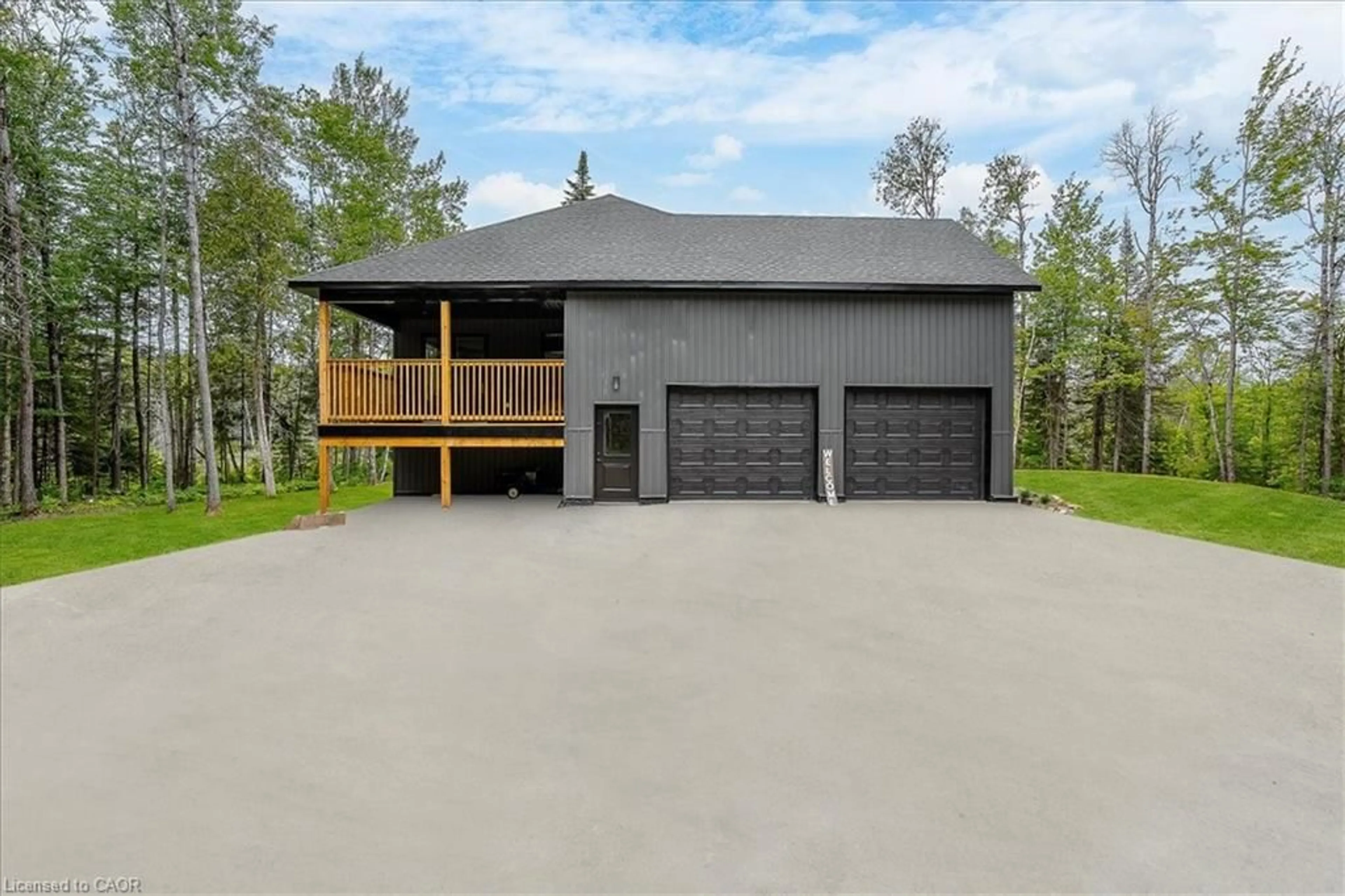 Indoor garage for 12407 County Rd 503, Tory Hill Ontario K0L 2Y0