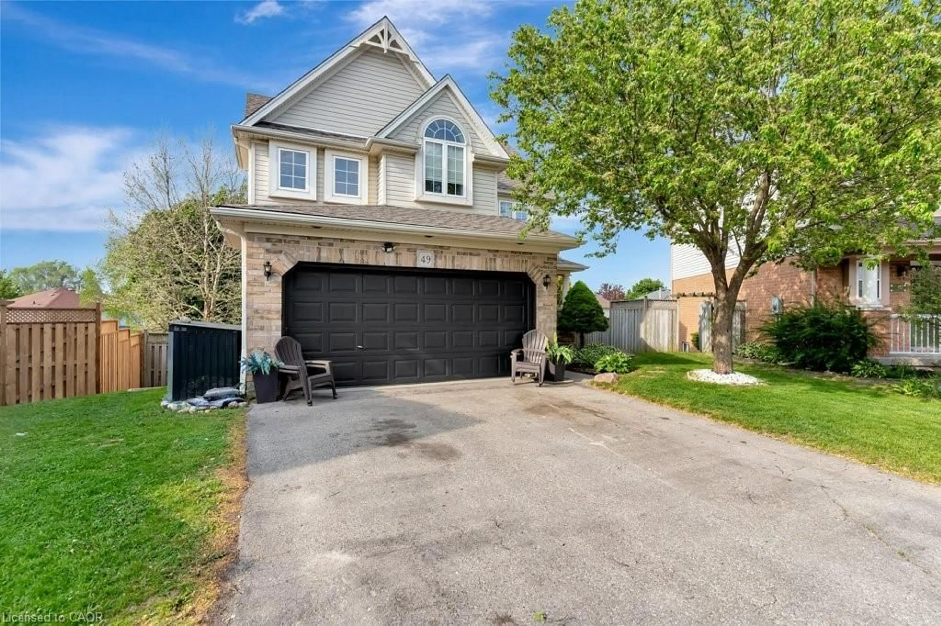 A pic from outside/outdoor area/front of a property/back of a property/a pic from drone, street for 49 Small Crt, Cambridge Ontario N1R 8M3
