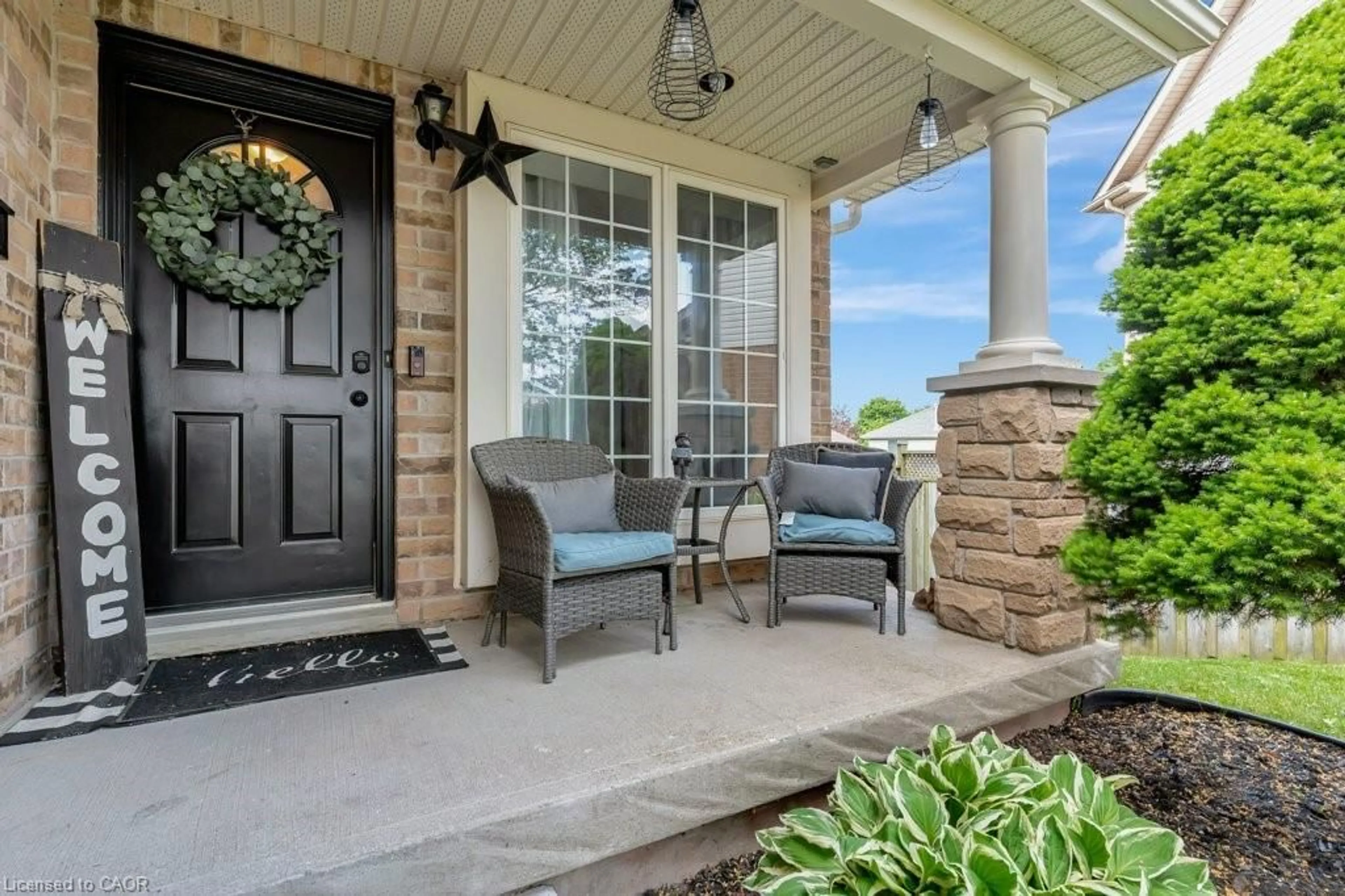 Indoor entryway for 49 Small Crt, Cambridge Ontario N1R 8M3