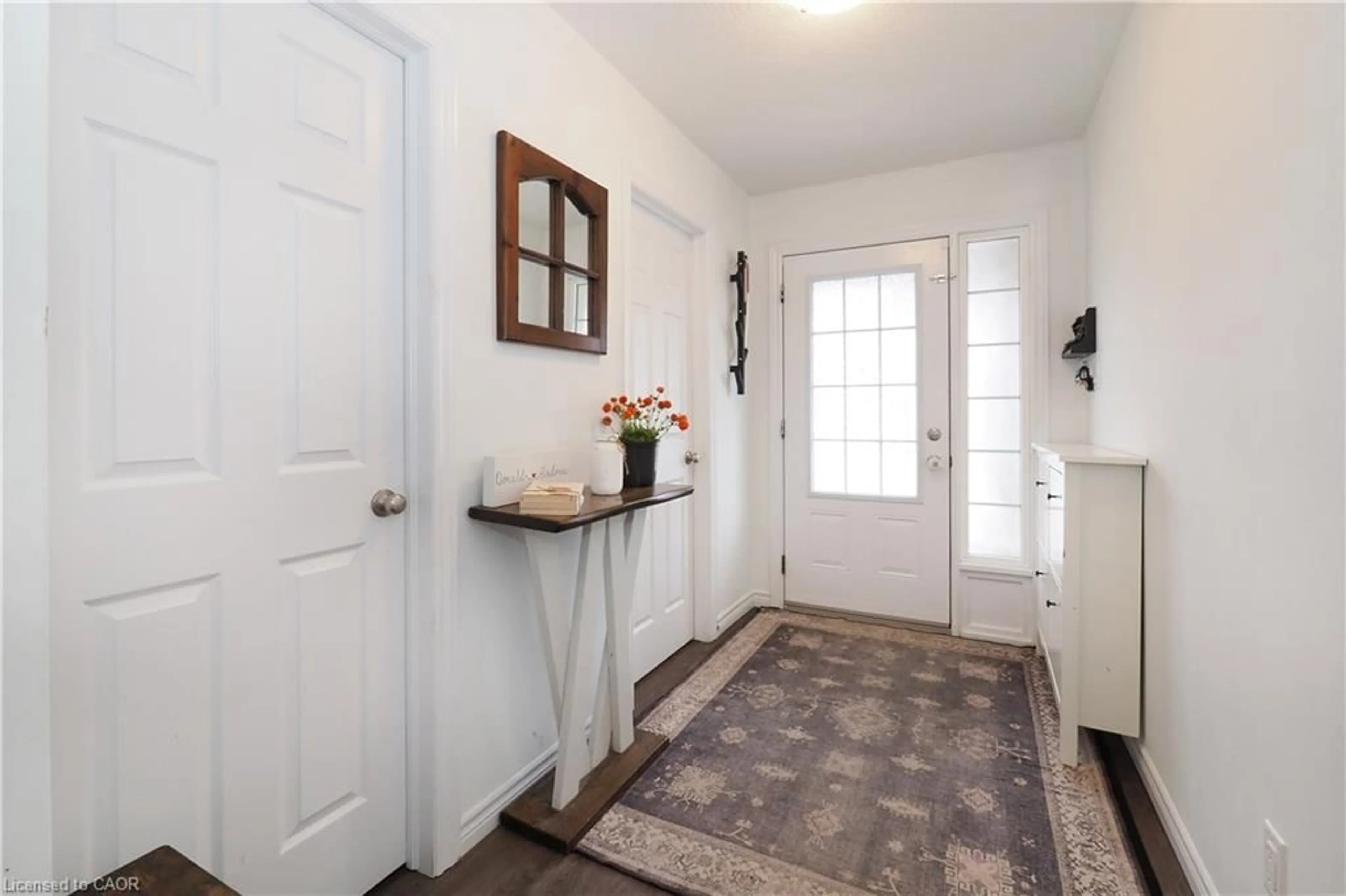 Indoor entryway for 27 Gleason Cres, Kitchener Ontario N2M 0B7