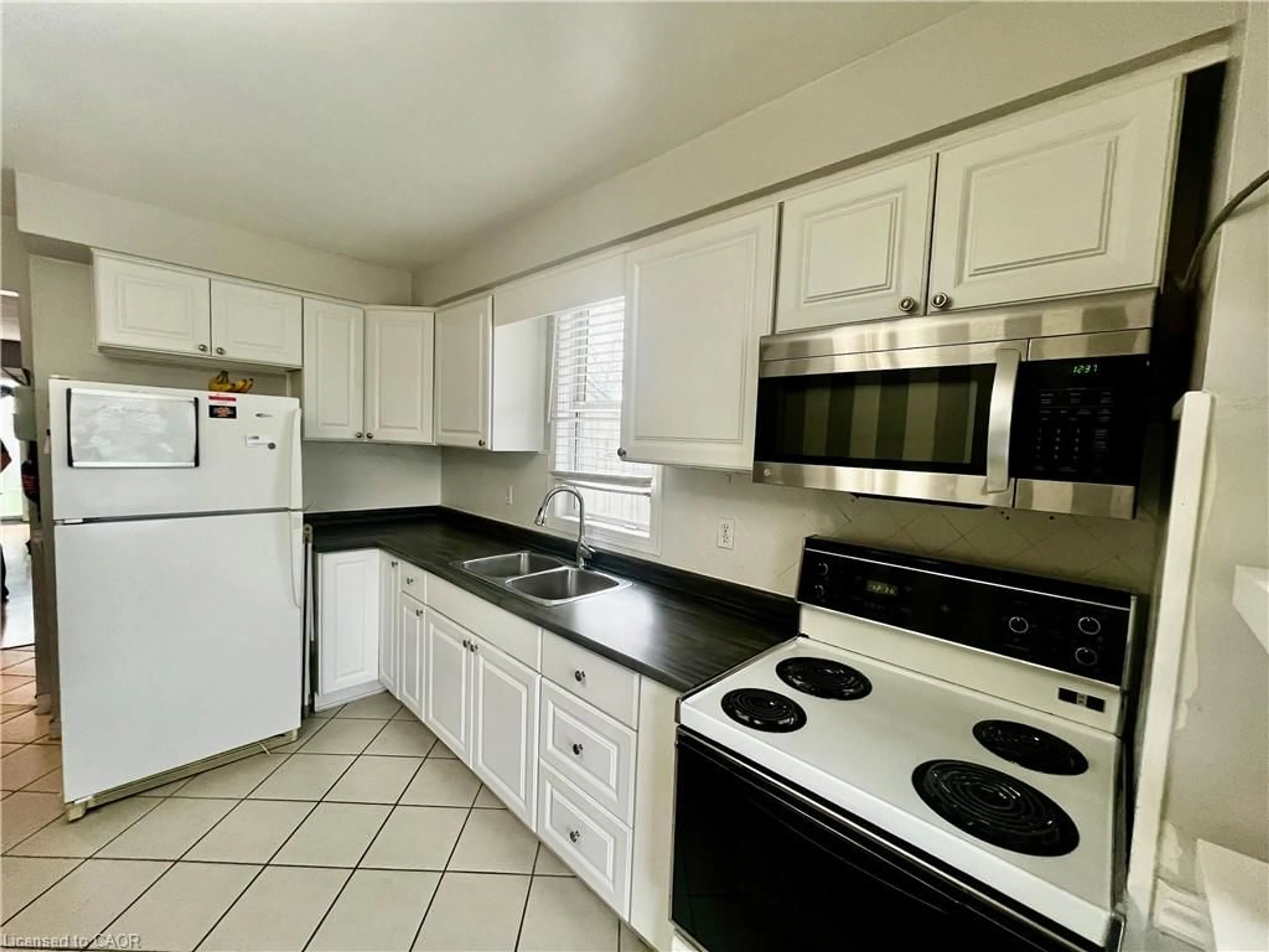 Standard kitchen, unknown for 58 Enfield Cres, Brantford Ontario N3P 1B2