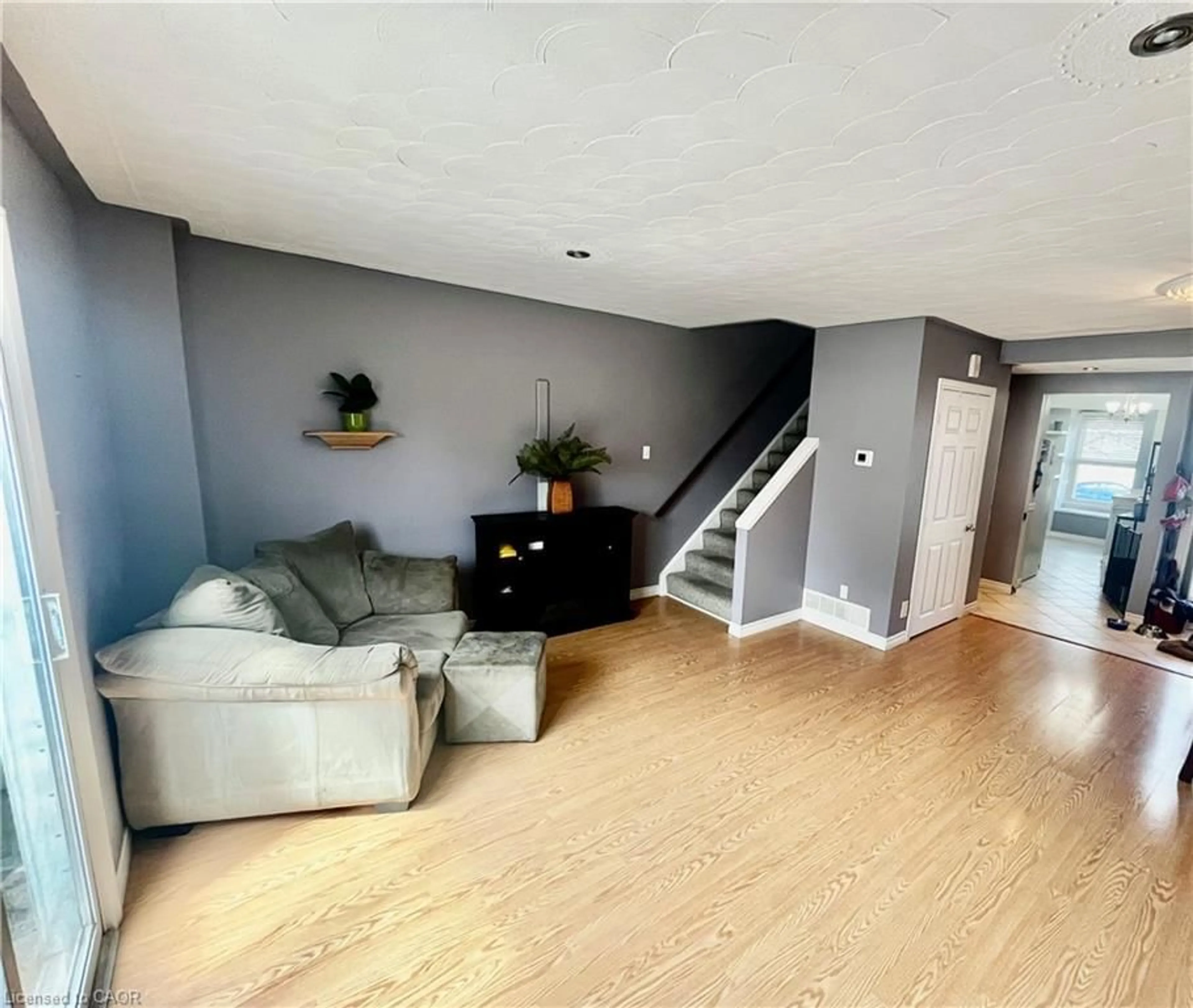 Living room with furniture, unknown for 58 Enfield Cres, Brantford Ontario N3P 1B2