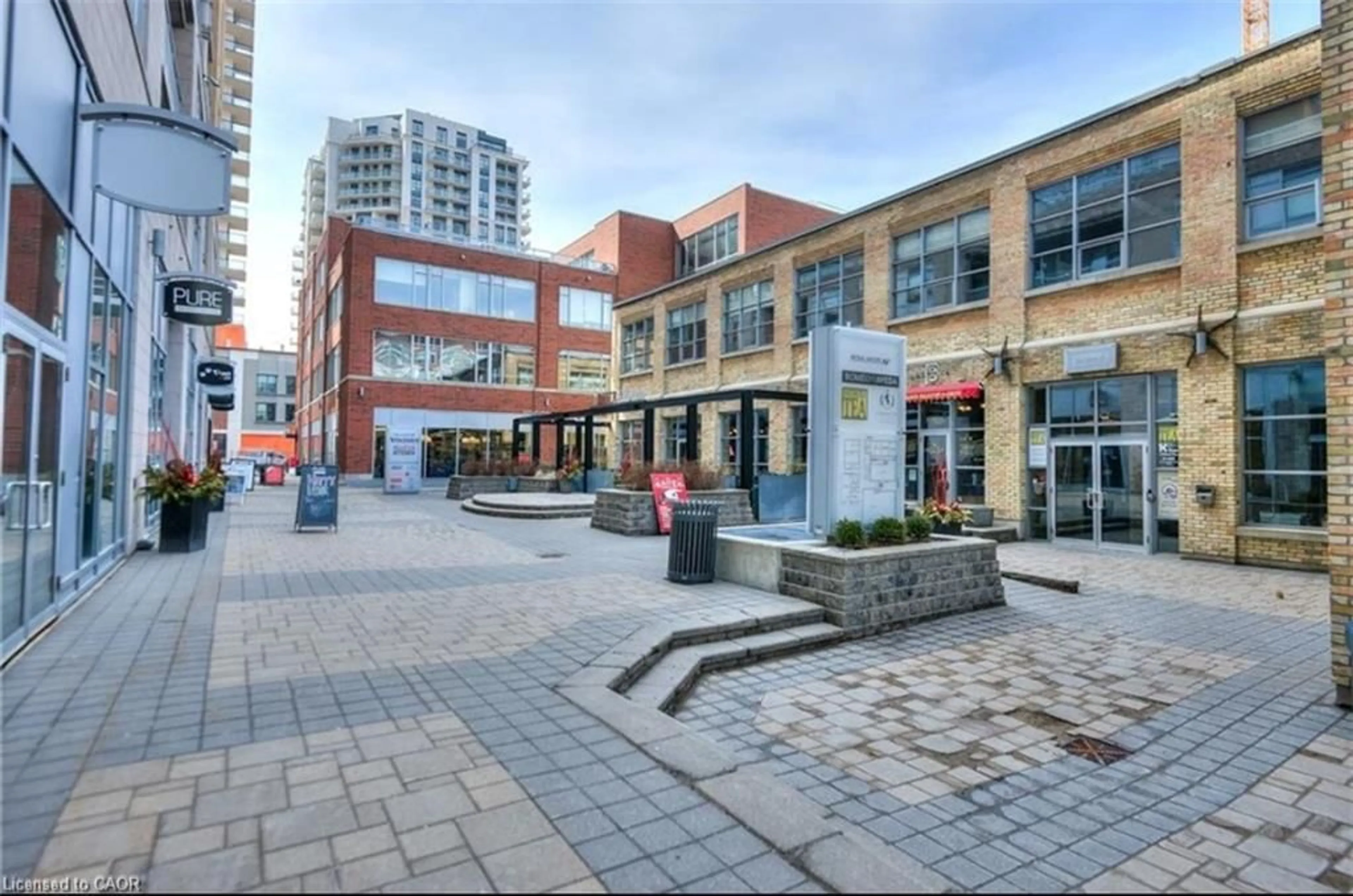 Patio, street for 191 King St #213, Waterloo Ontario N2J 1R1