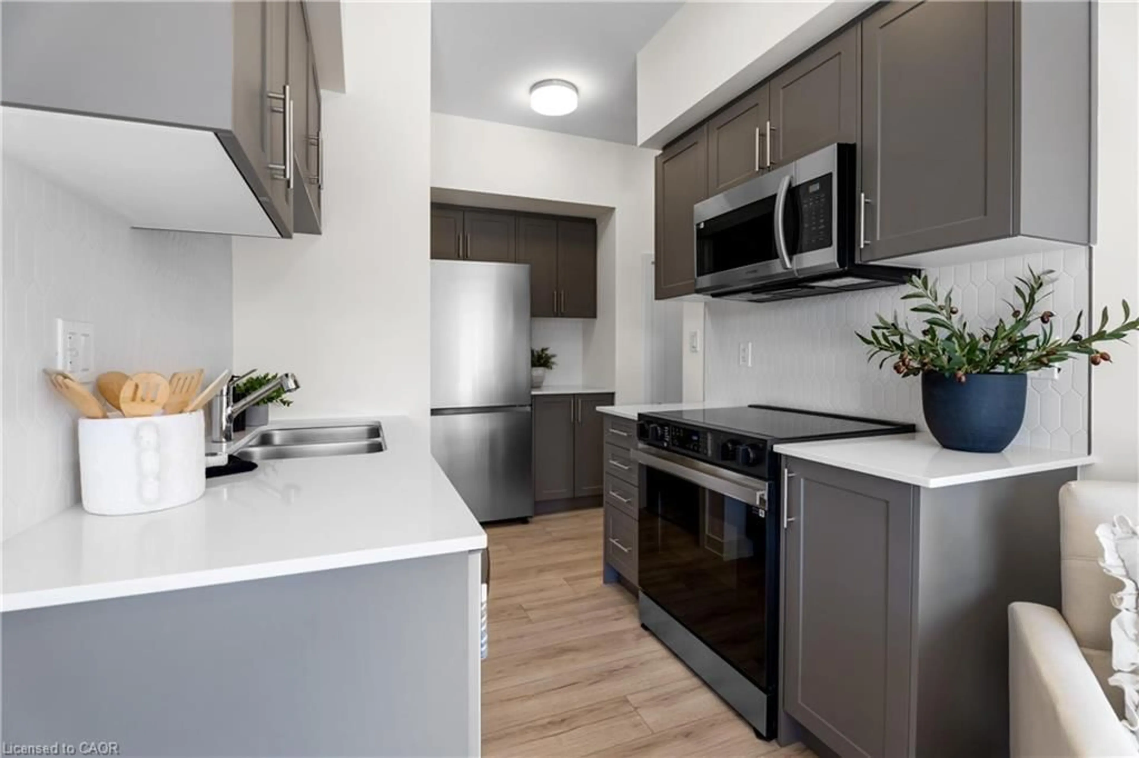 Standard kitchen, unknown for 940 St. David St #51, Fergus Ontario N1M 0L7