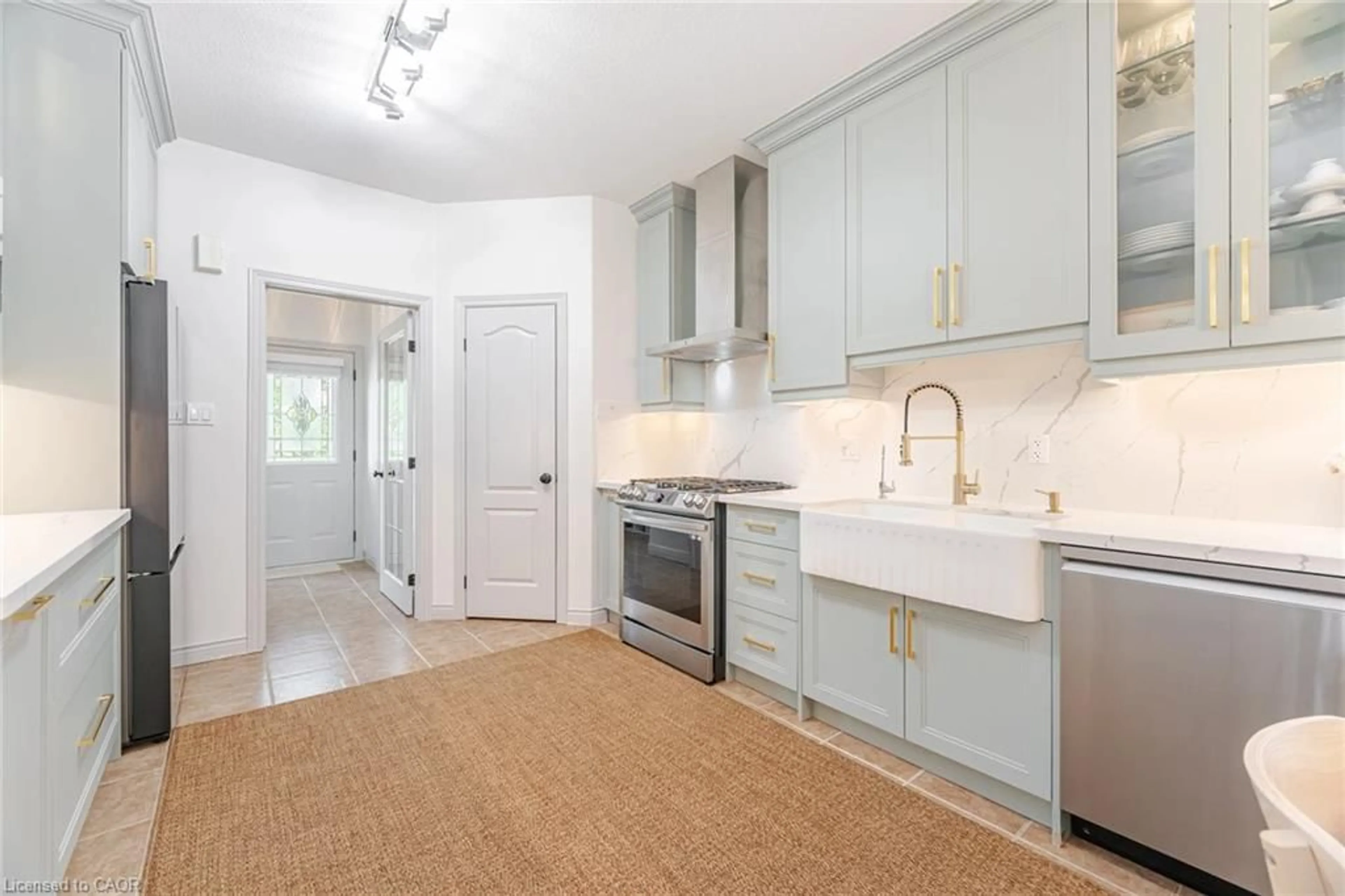 Open concept kitchen, unknown for 39 Stoneham St, Alliston Ontario L9R 2E6