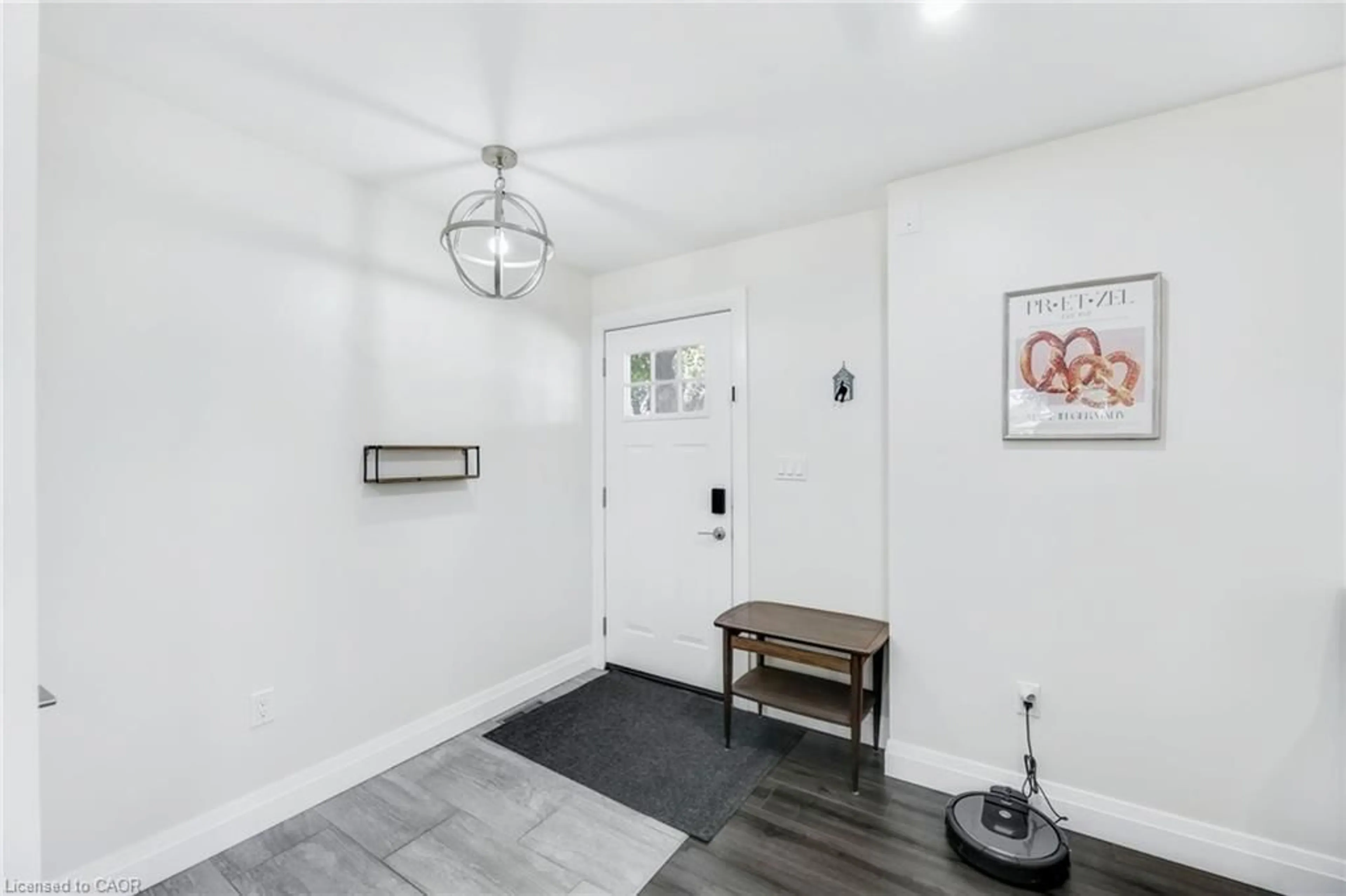 Indoor entryway for 18 Tweedsmuir Ave, London Ontario N5W 1K5