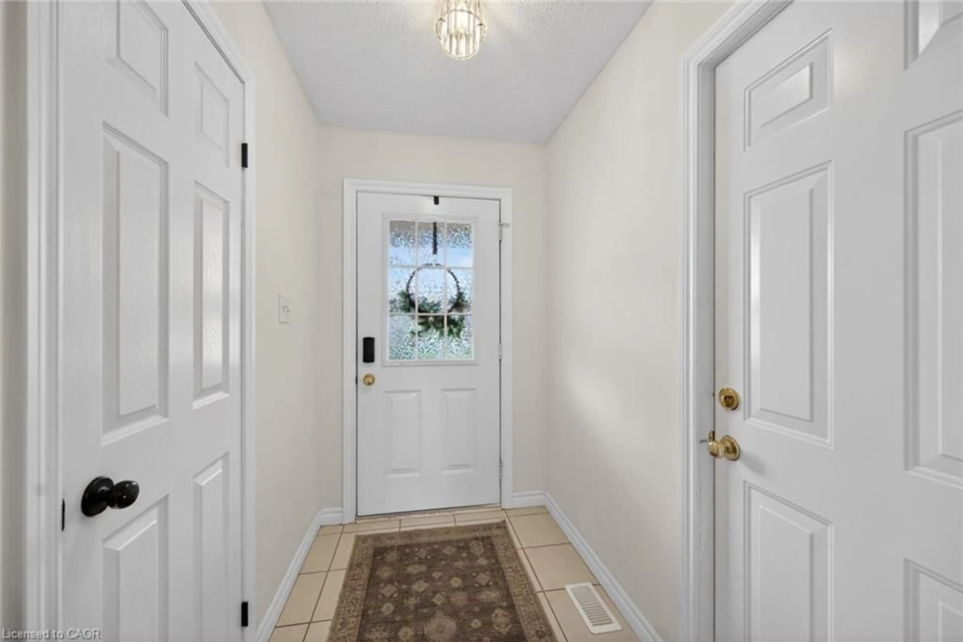 Indoor entryway for 30 Braemar Ave #64, Caledonia Ontario N3W 2M1