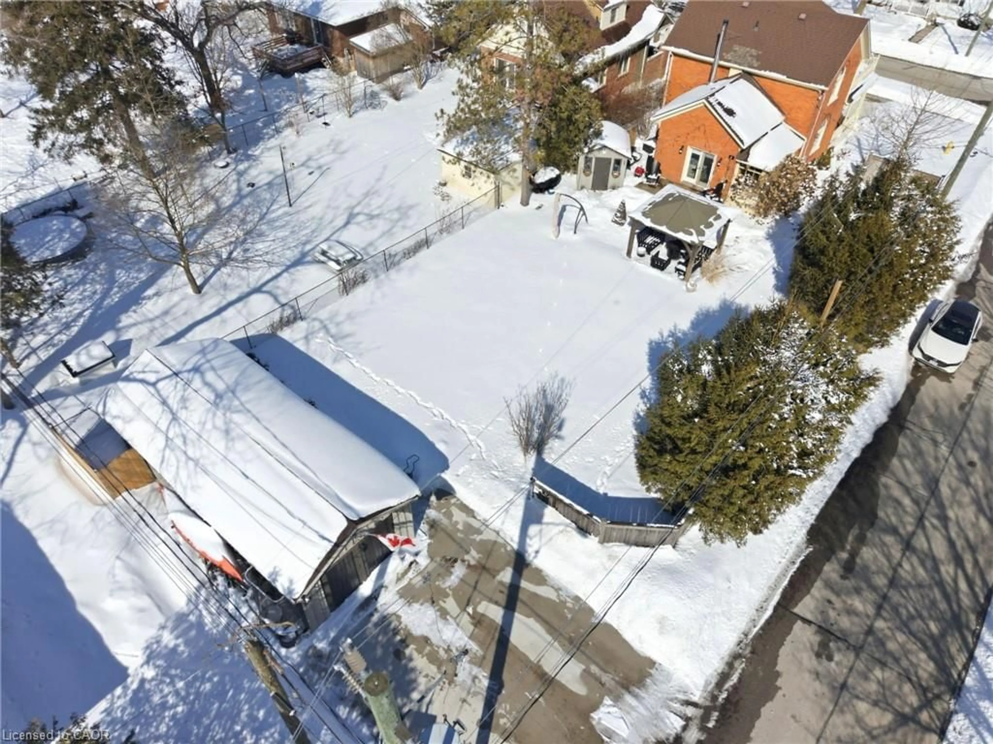 A pic from outside/outdoor area/front of a property/back of a property/a pic from drone, street for 19 Riverside Dr, Elmira Ontario N3B 1R4