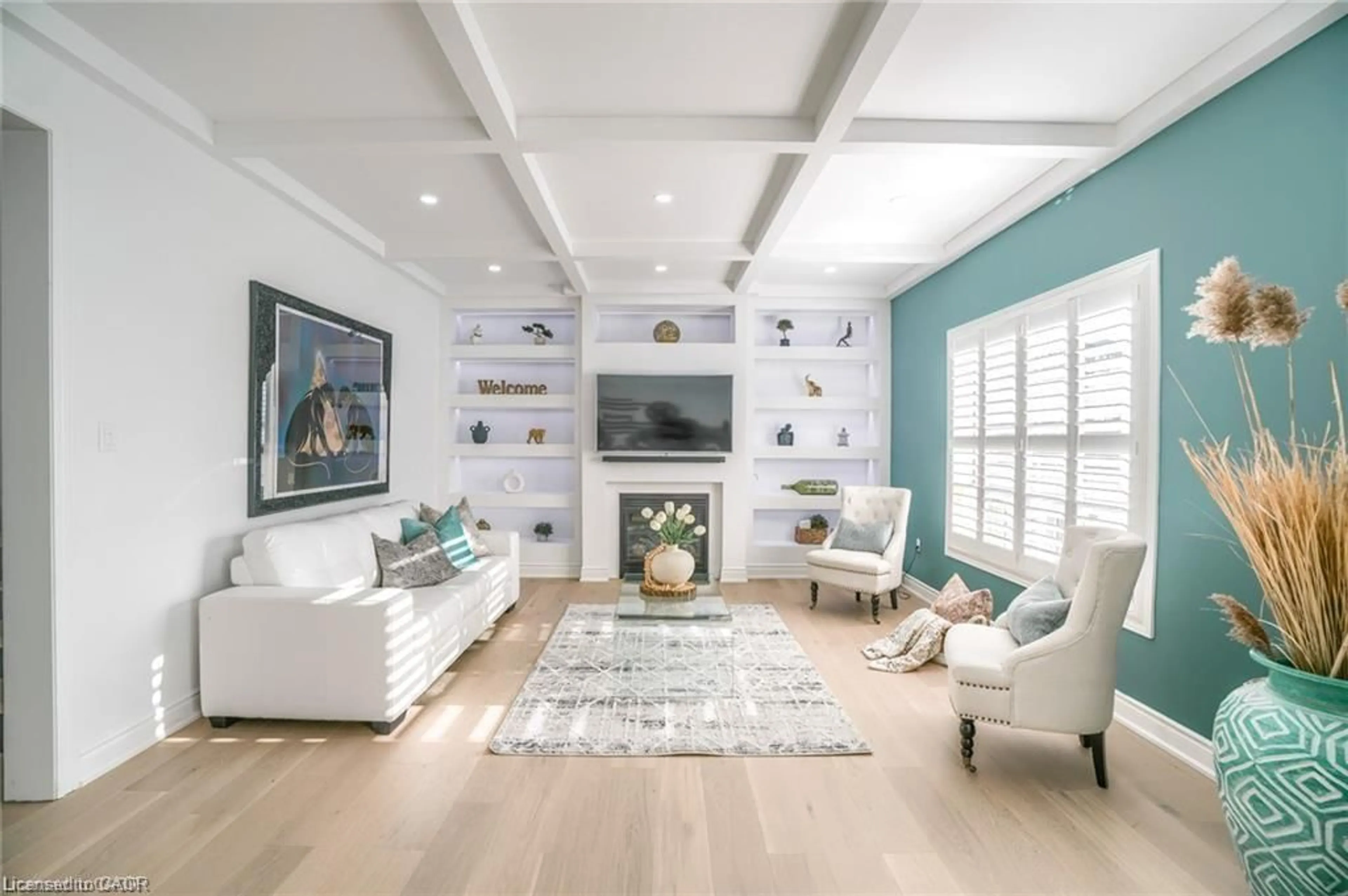 Living room with furniture, unknown for 318 Wallace St, Dufferin Ontario L9V 2S2