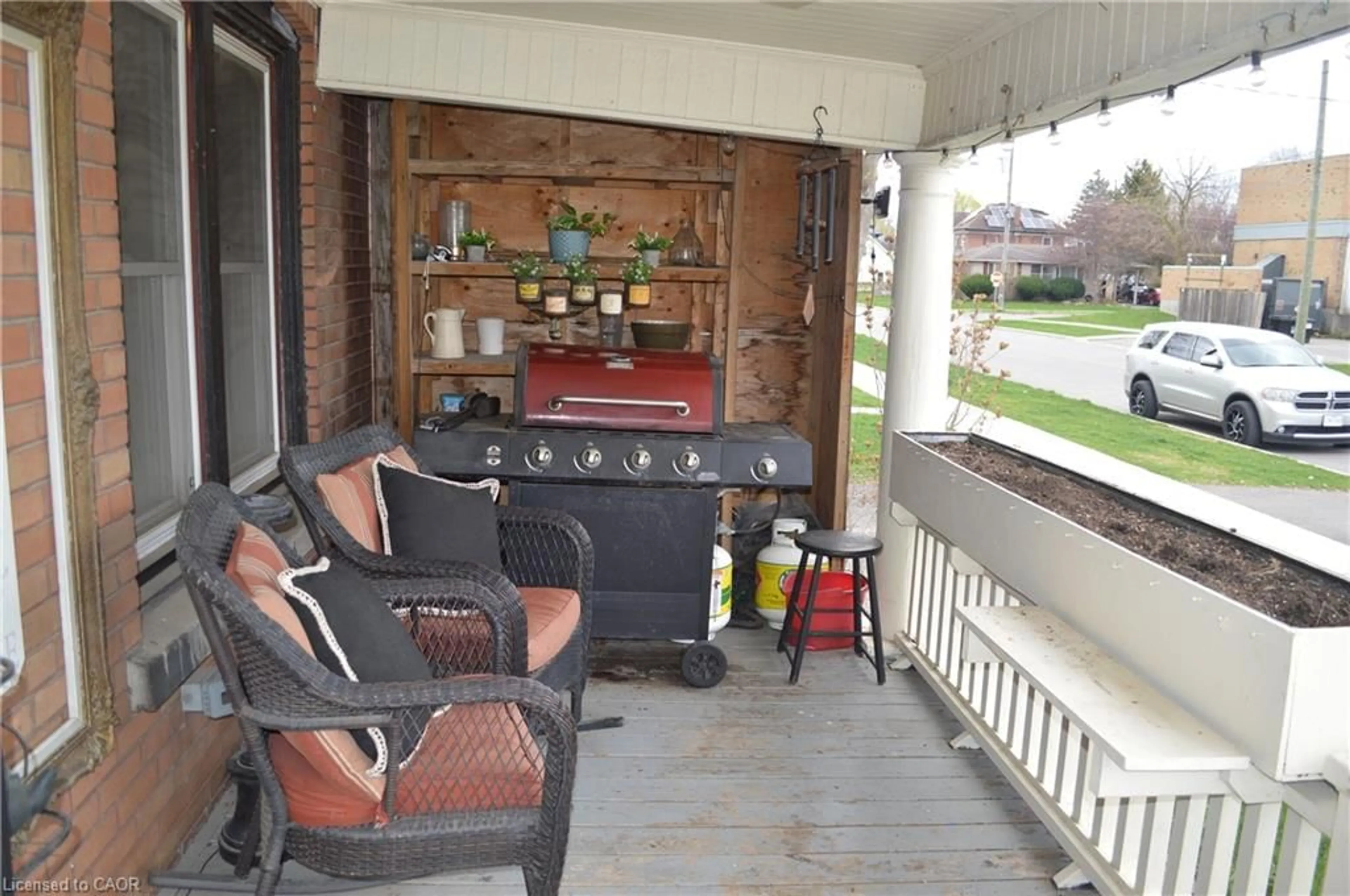Patio, street for 73 Talbot St, Simcoe Ontario N3Y 2Z4