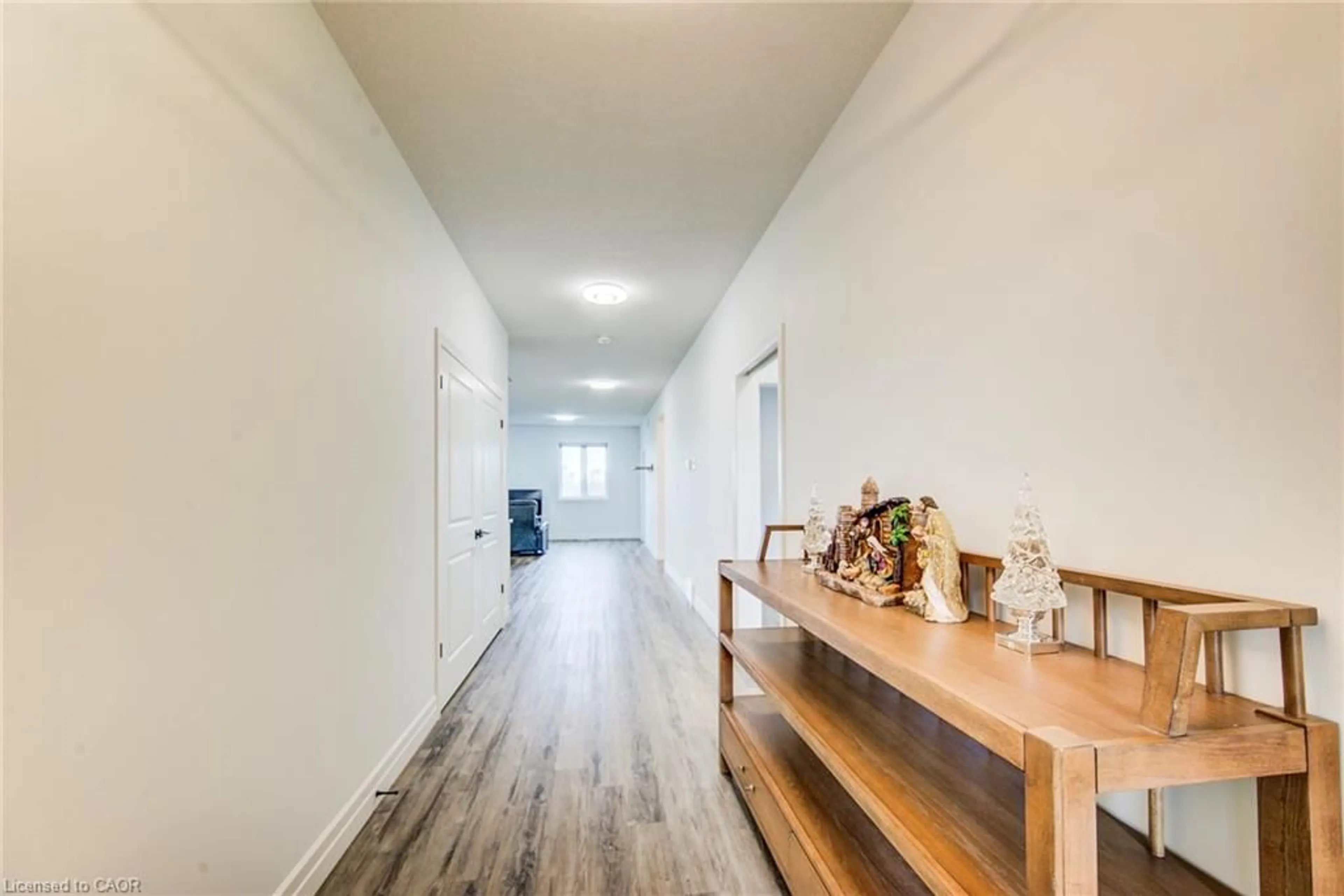 Indoor entryway for 625 Winchester Ave, Listowel Ontario N4W 0J9