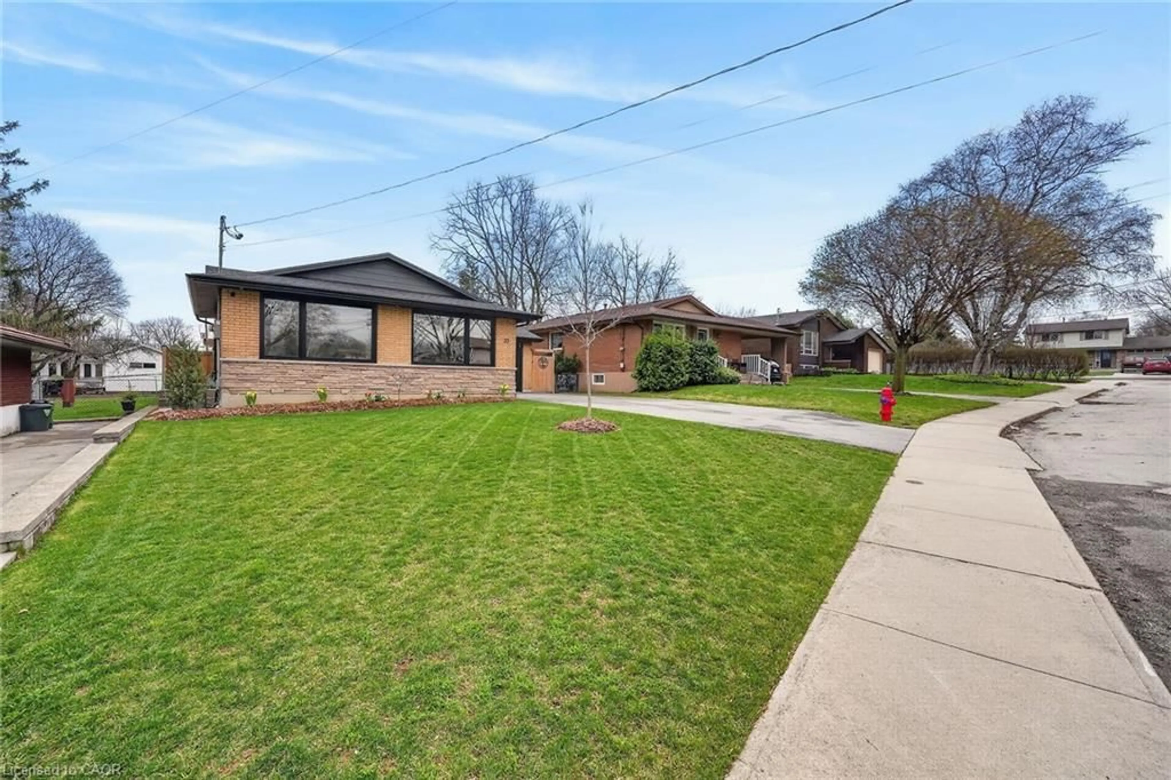 A pic from outside/outdoor area/front of a property/back of a property/a pic from drone, street for 23 Brenlyn Crt, Hamilton Ontario L9C 4N8