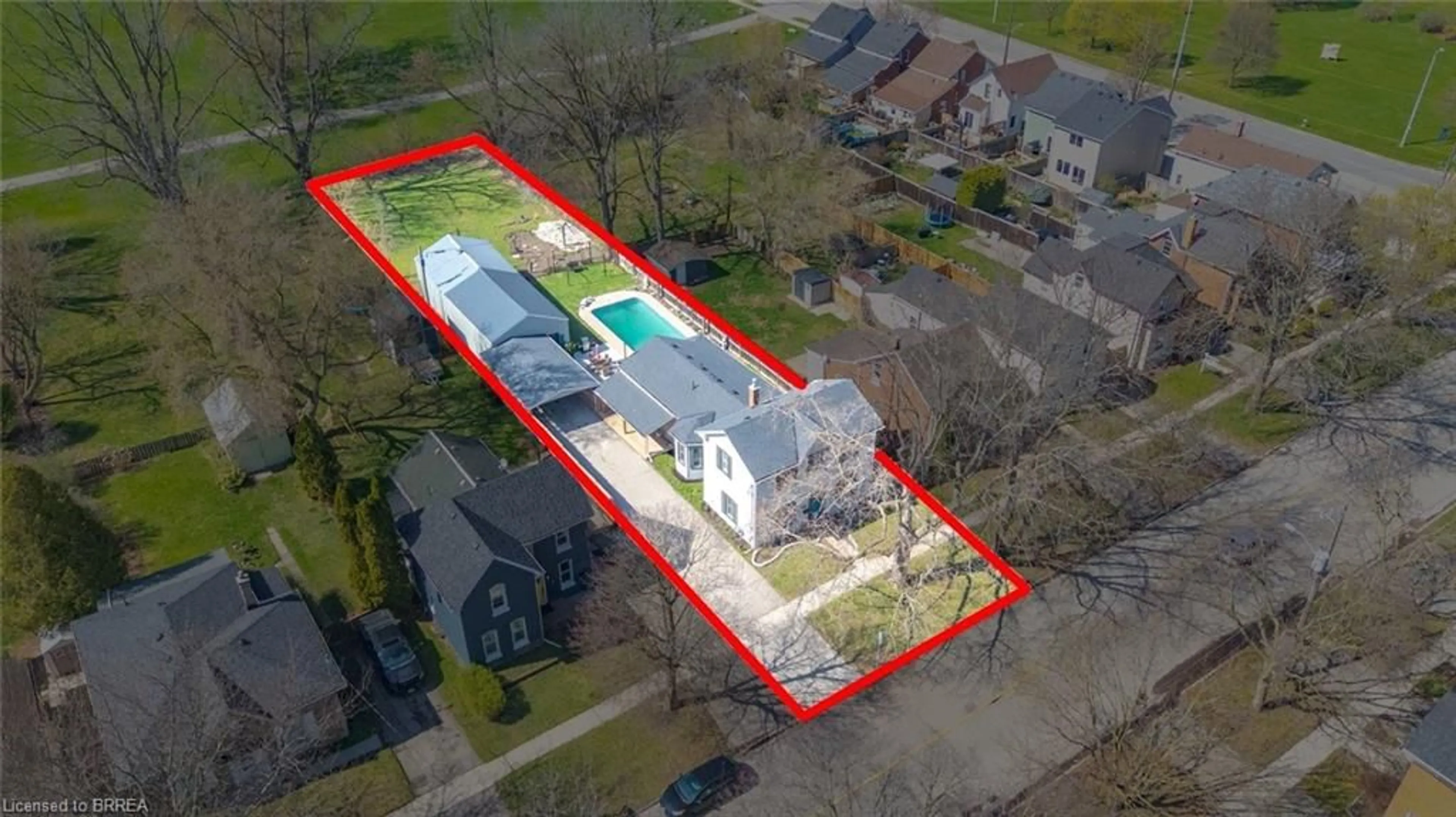 A pic from outside/outdoor area/front of a property/back of a property/a pic from drone, street for 116 Eagle Ave, Brantford Ontario N3S 1Z5