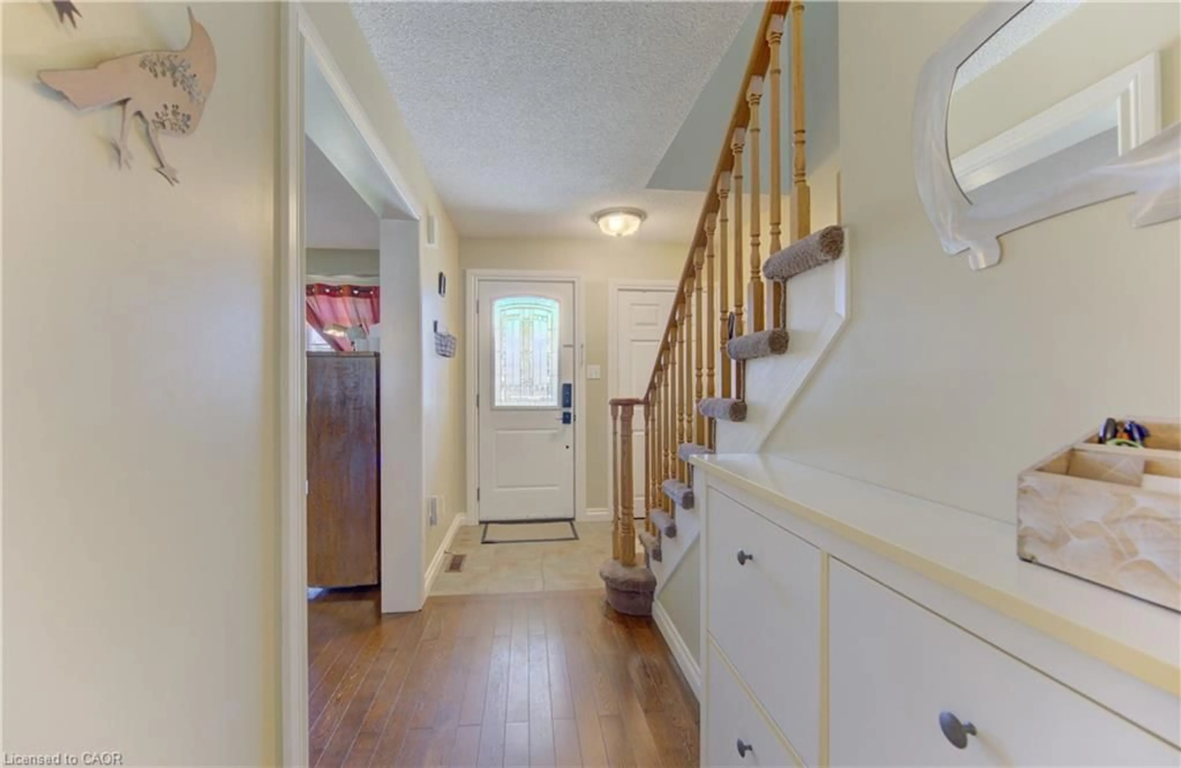 Indoor entryway for 19 Broom St, Ayr Ontario N0B 1E0
