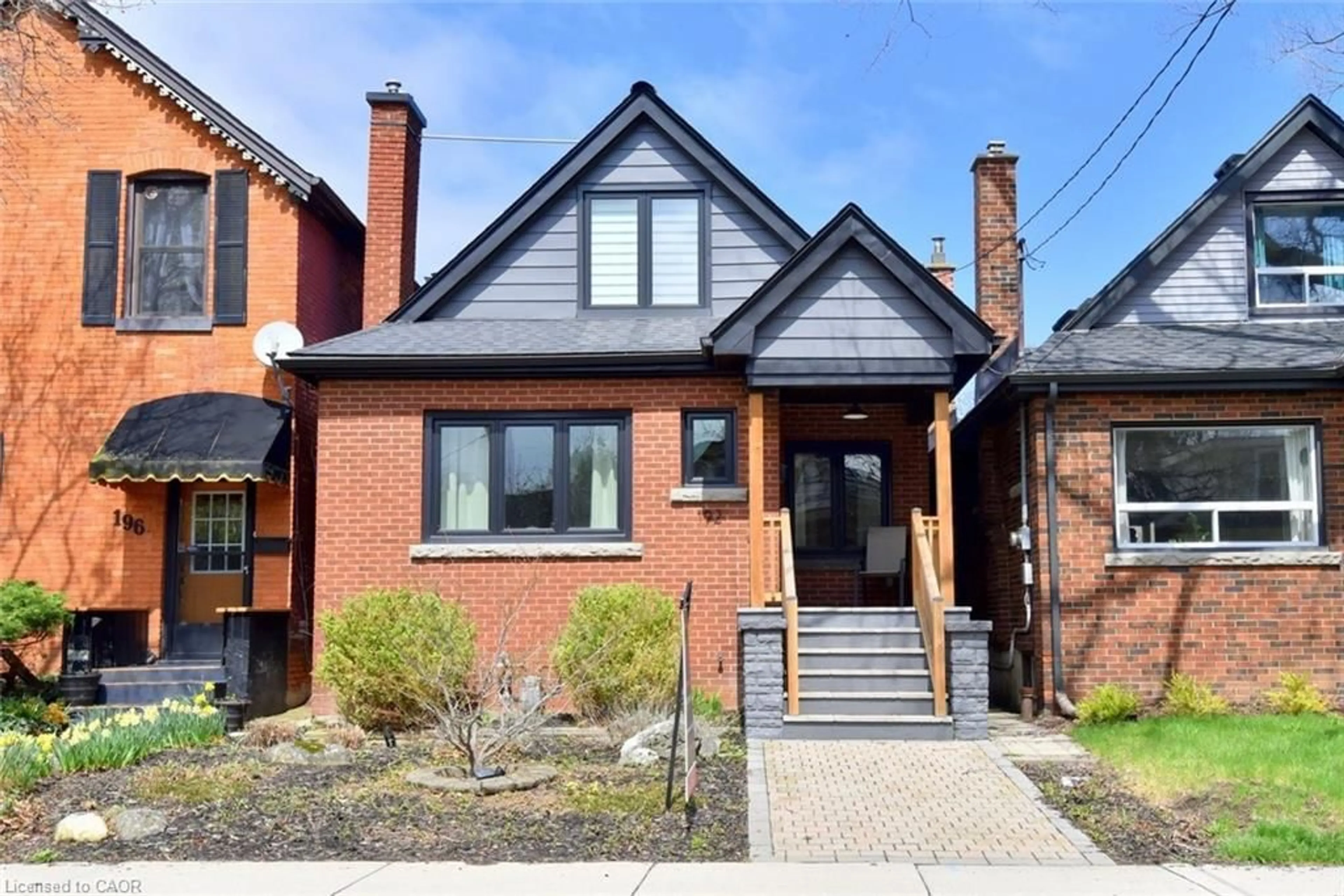 Home with brick exterior material, street for 192 Homewood Ave, Hamilton Ontario L8P 2M5