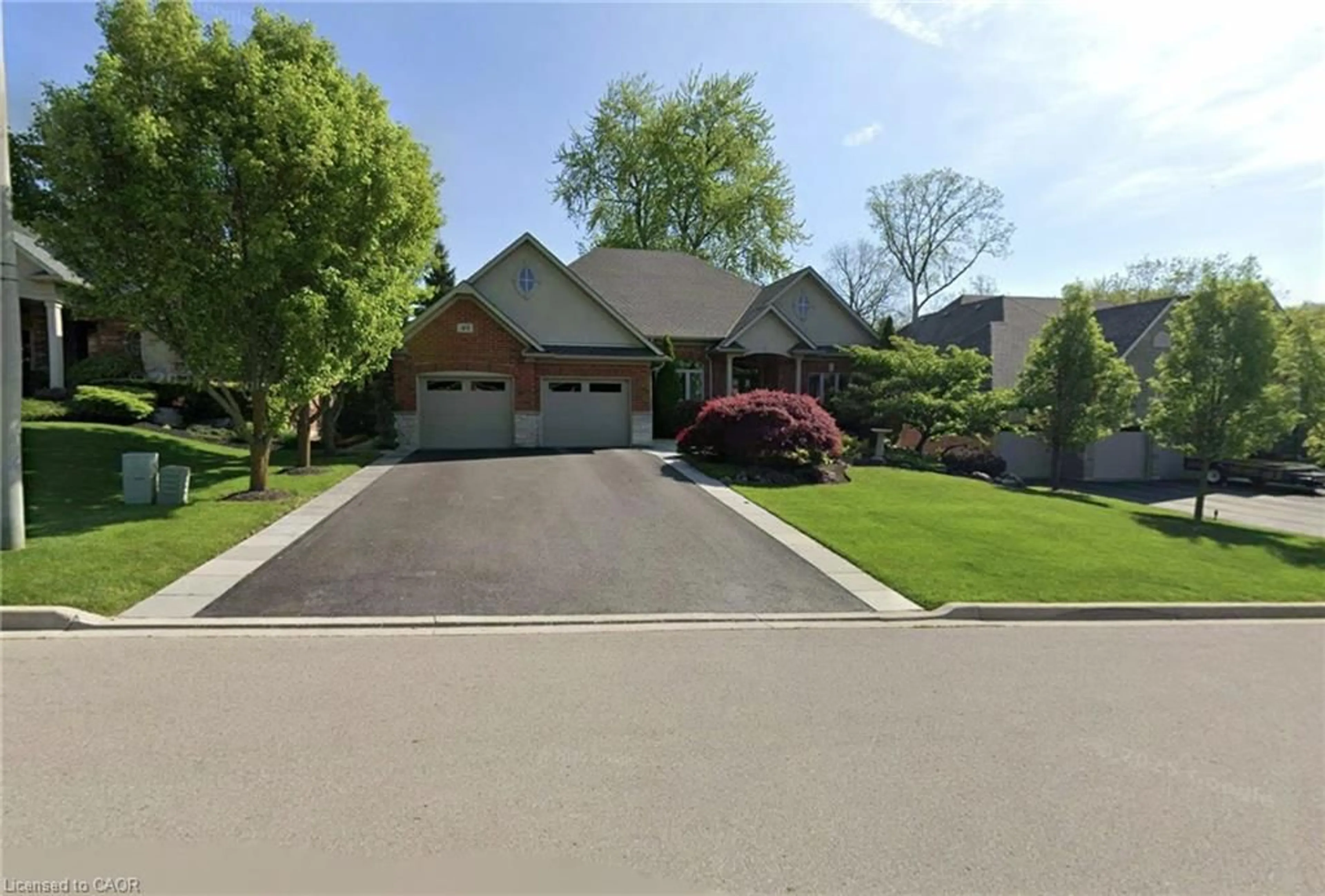 A pic from outside/outdoor area/front of a property/back of a property/a pic from drone, street for 49 Rockcliffe Rd, Waterdown Ontario L9H 7H5