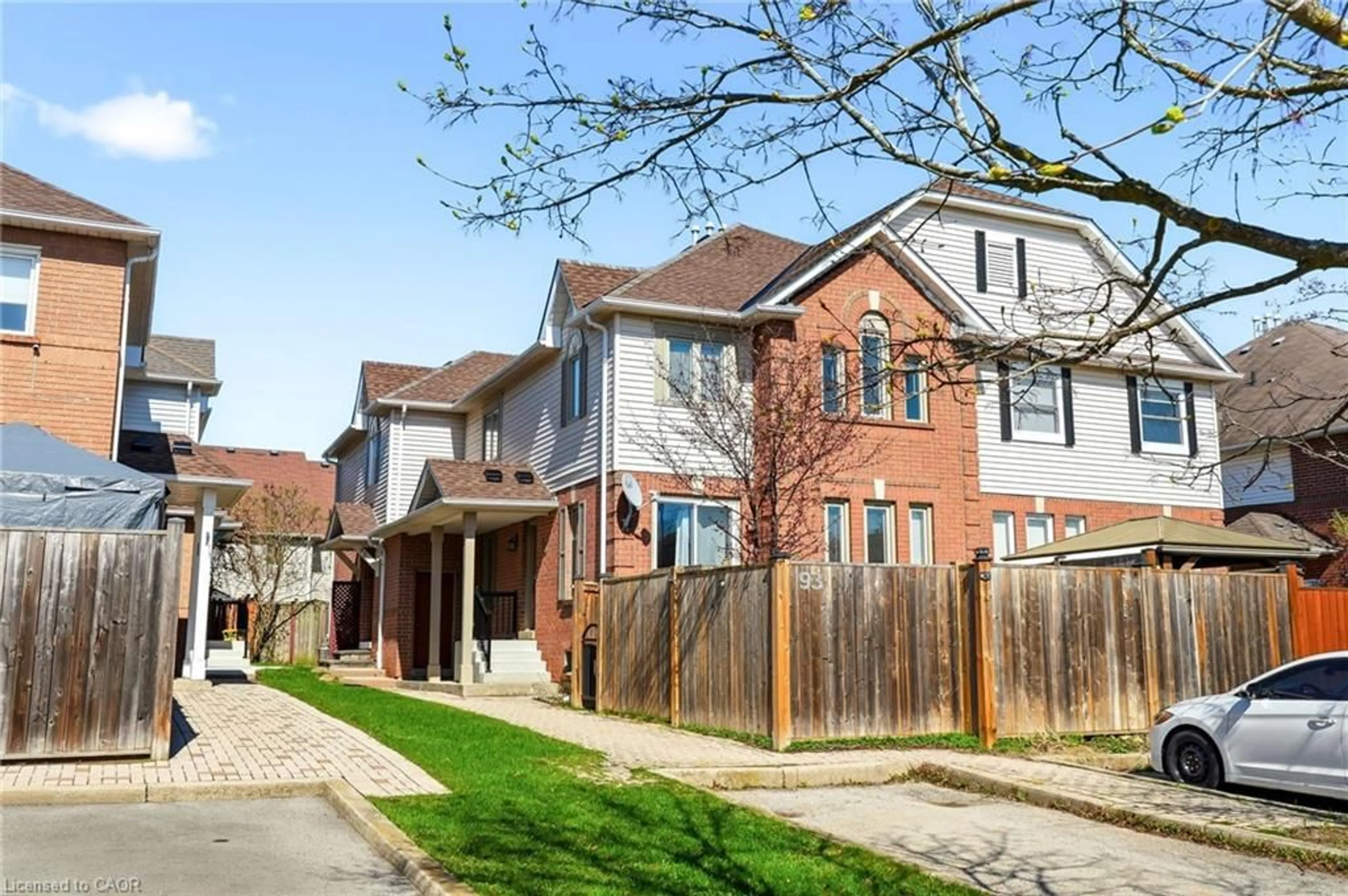 Home with brick exterior material, street for 95 Thornlodge Dr, Waterdown Ontario L8B 0L9