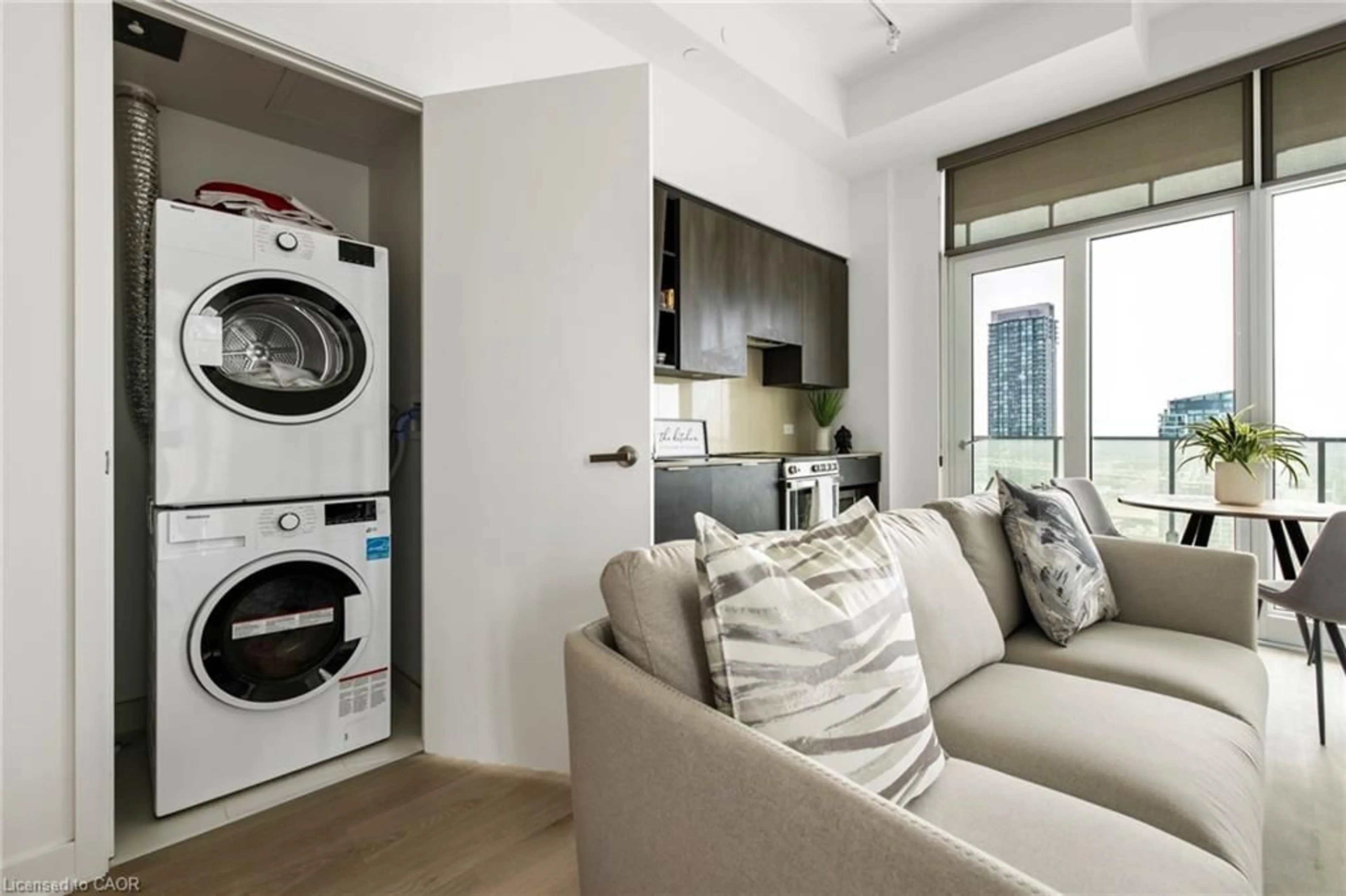 Laundry room for 3900 Confederation Pky #2408, Mississauga Ontario L5B 0M3