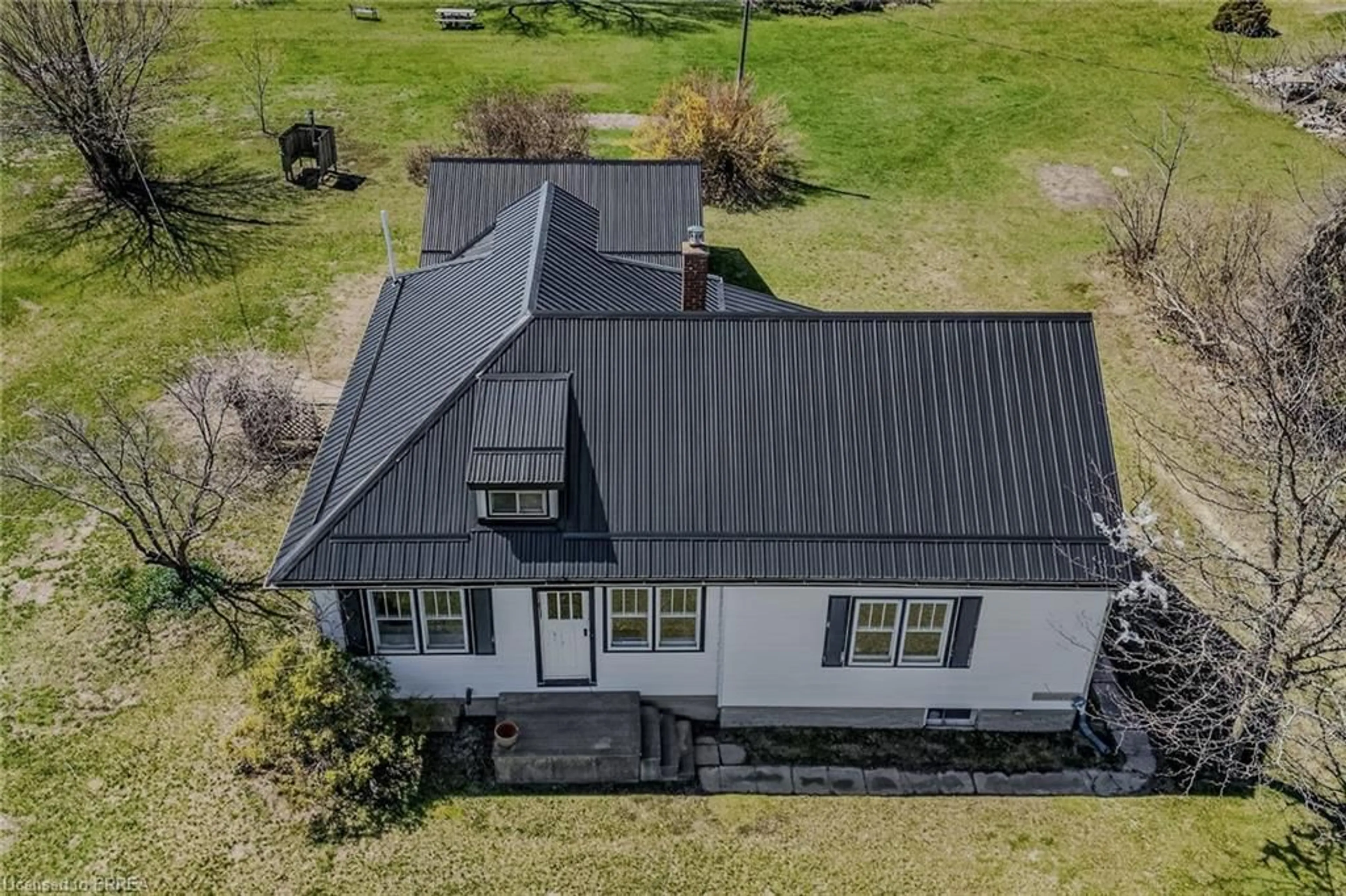 A pic from outside/outdoor area/front of a property/back of a property/a pic from drone, building for 80 Lakeshore Rd, Hemlock Ontario N0J 1T0
