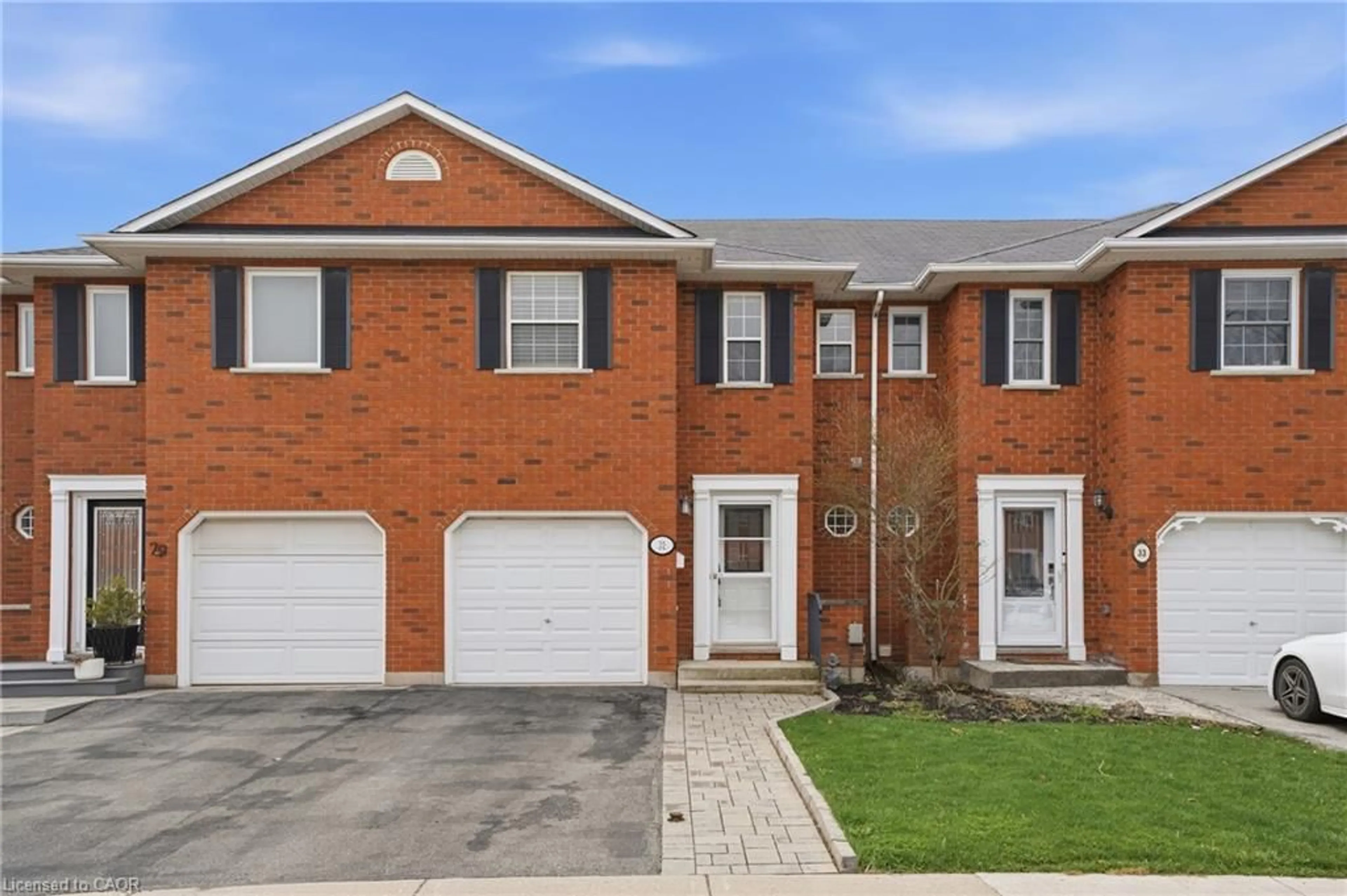 Home with brick exterior material, street for 31 Swayze Crt, Smithville Ontario L0R 2A0
