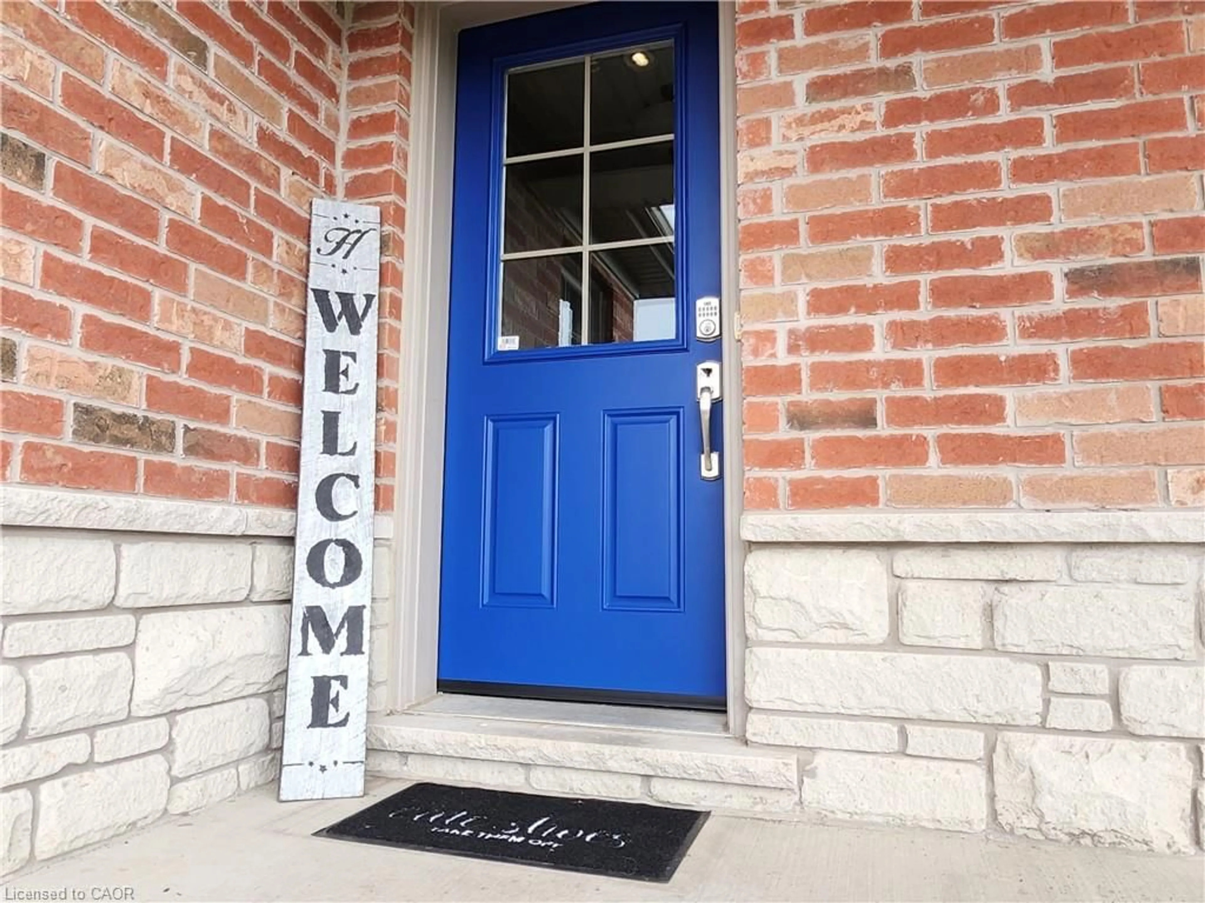 Indoor entryway for 112 Anastasia Blvd, Smithville Ontario L0R 2A0