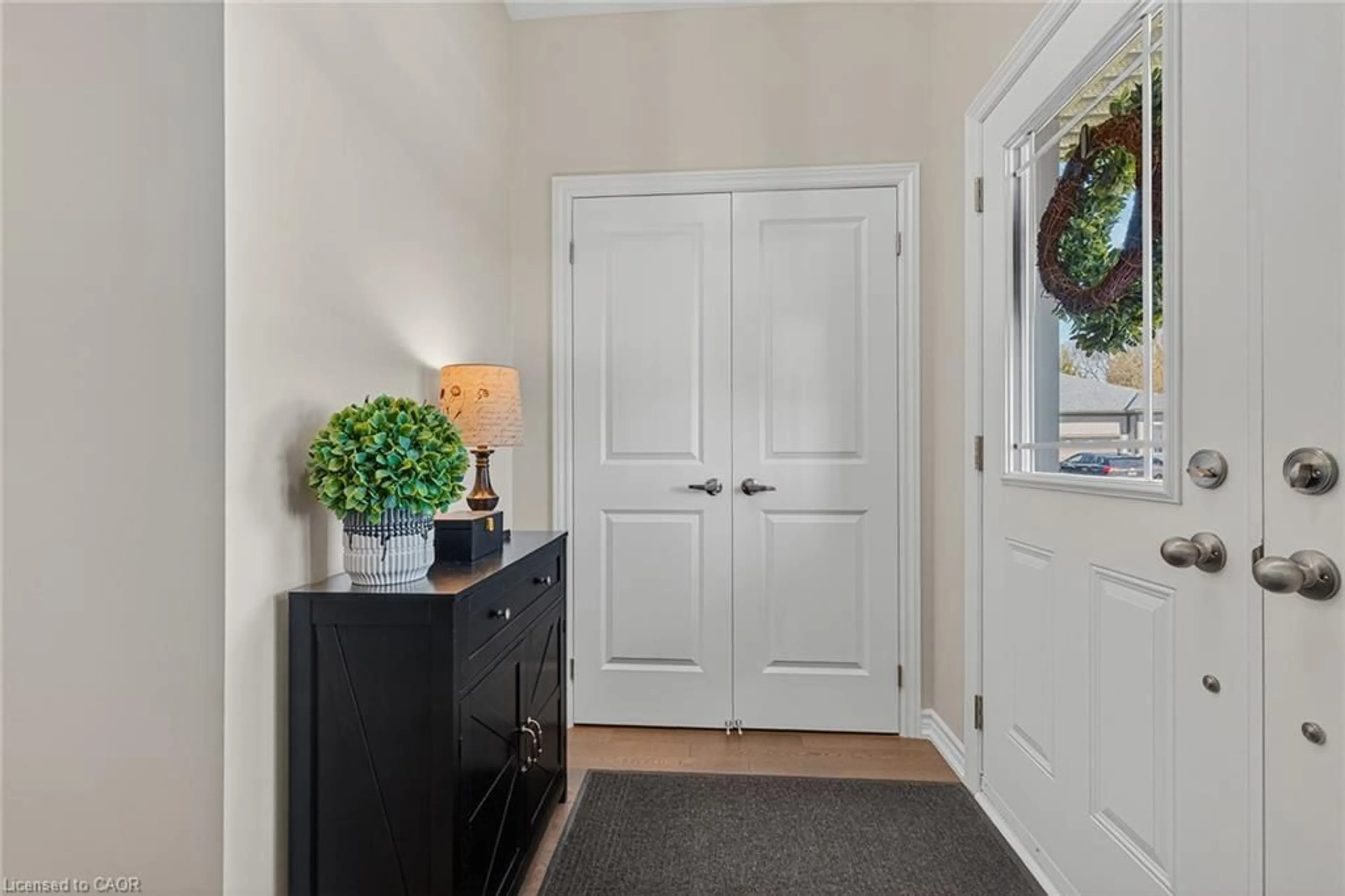 Indoor entryway for 109 Ballantyne Ave, Atwood Ontario N0G 1B0
