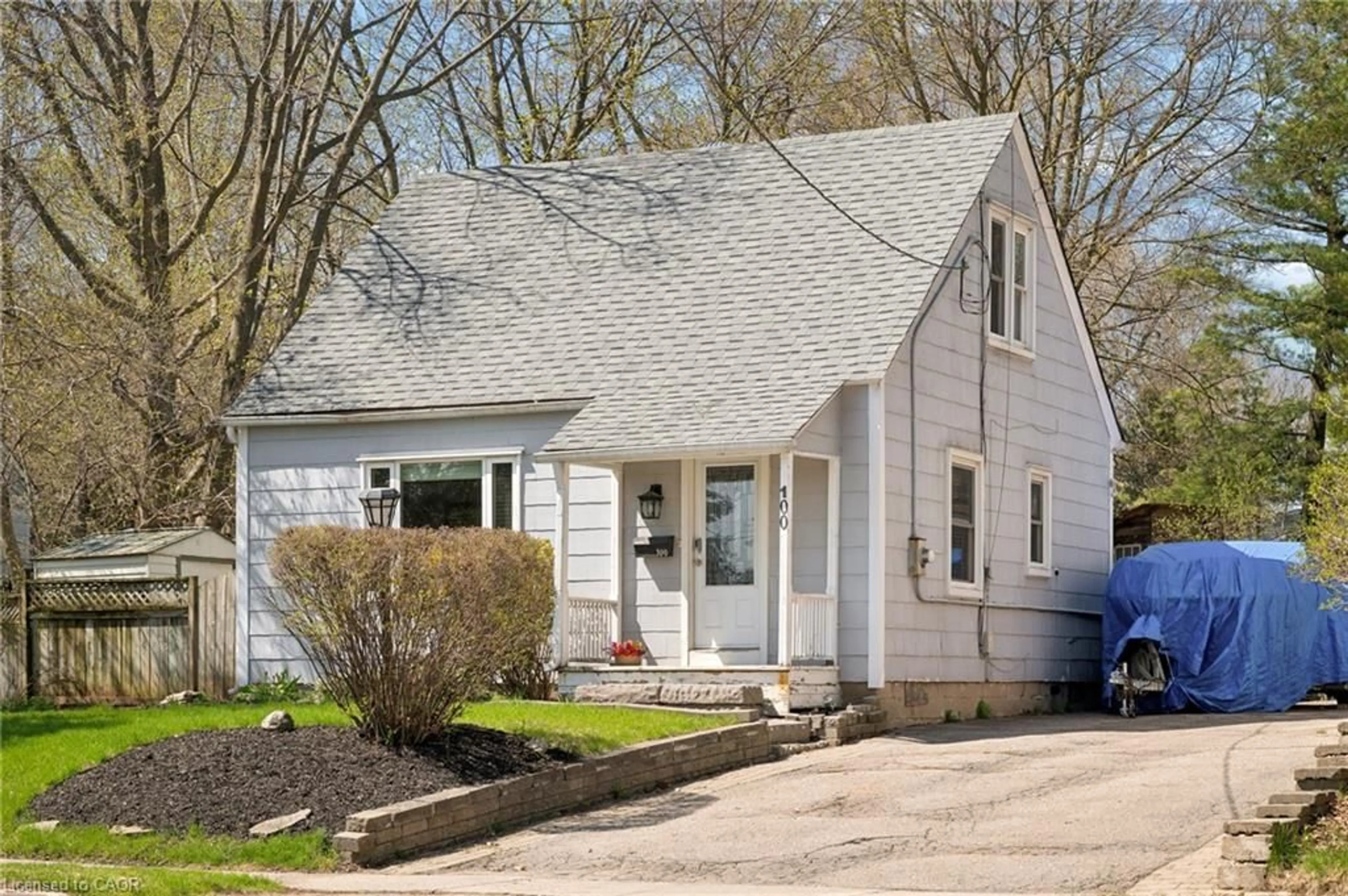 Home with vinyl exterior material, street for 100 Memorial Cres, Guelph Ontario N1H 6B9