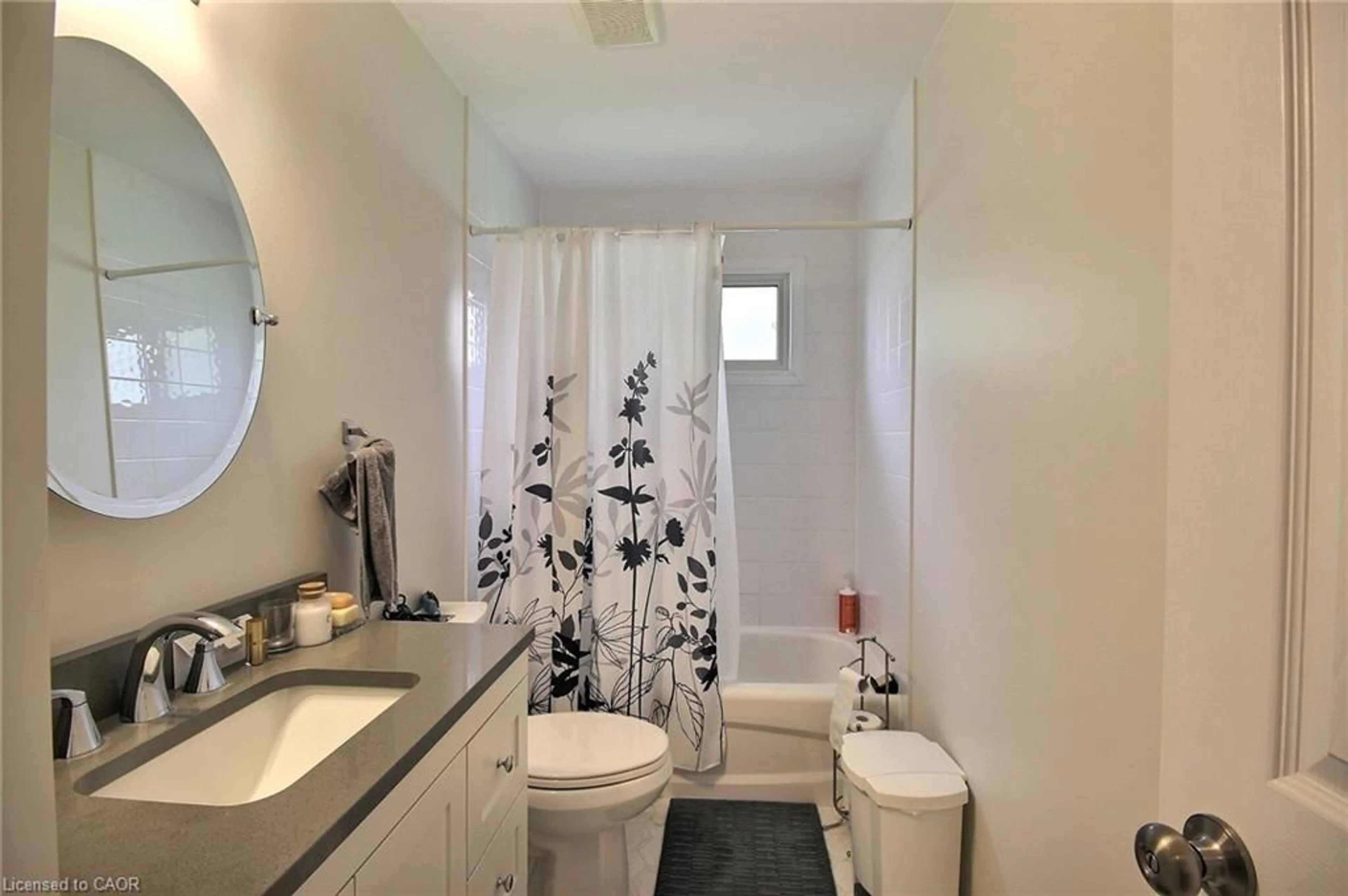 Standard bathroom, ceramic/tile floor for 380 Havelock Ave, Listowel Ontario N4W 3T4