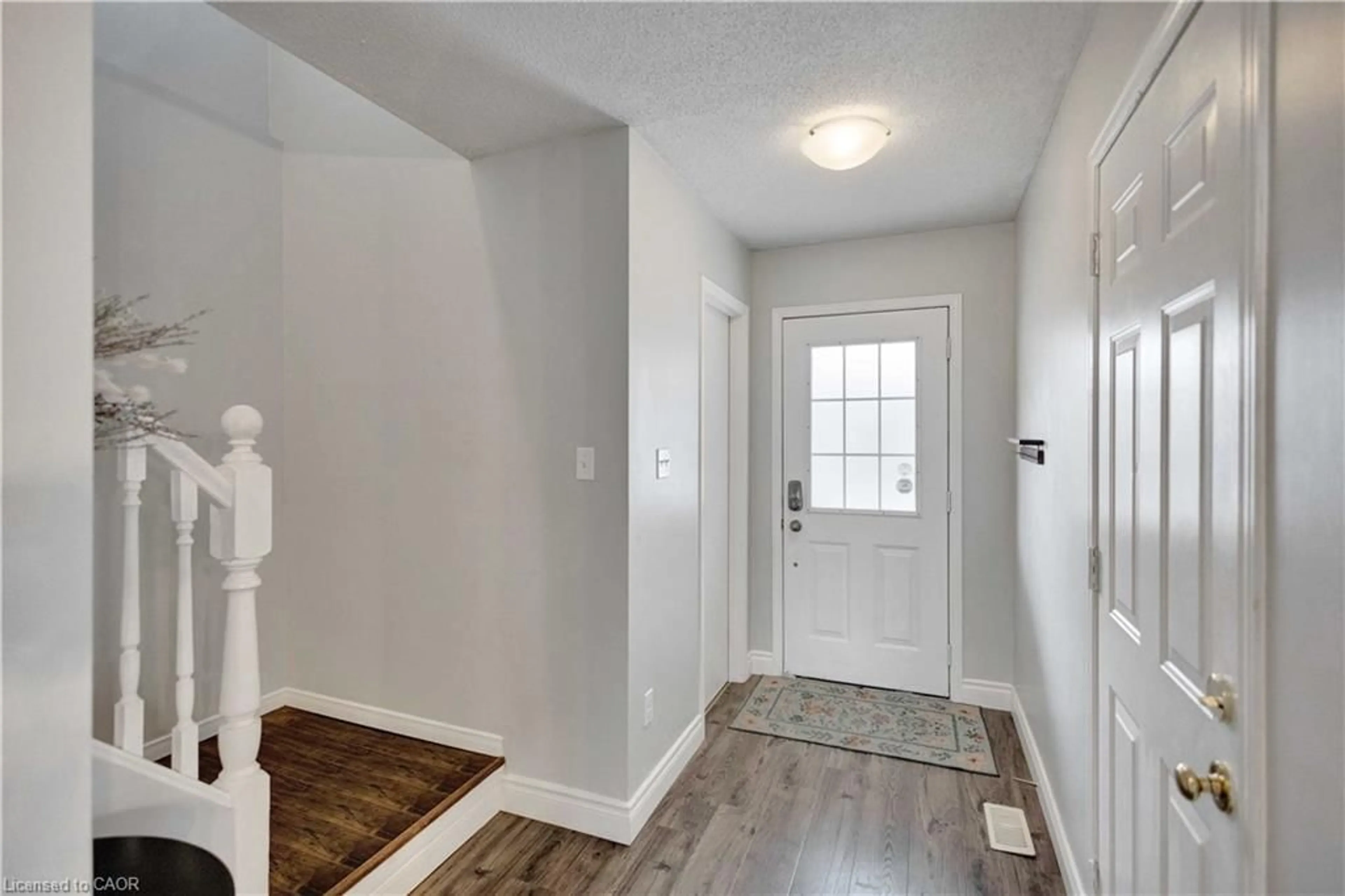 Indoor entryway for 36 Cashel Cres, Brantford Ontario N3T 6L1