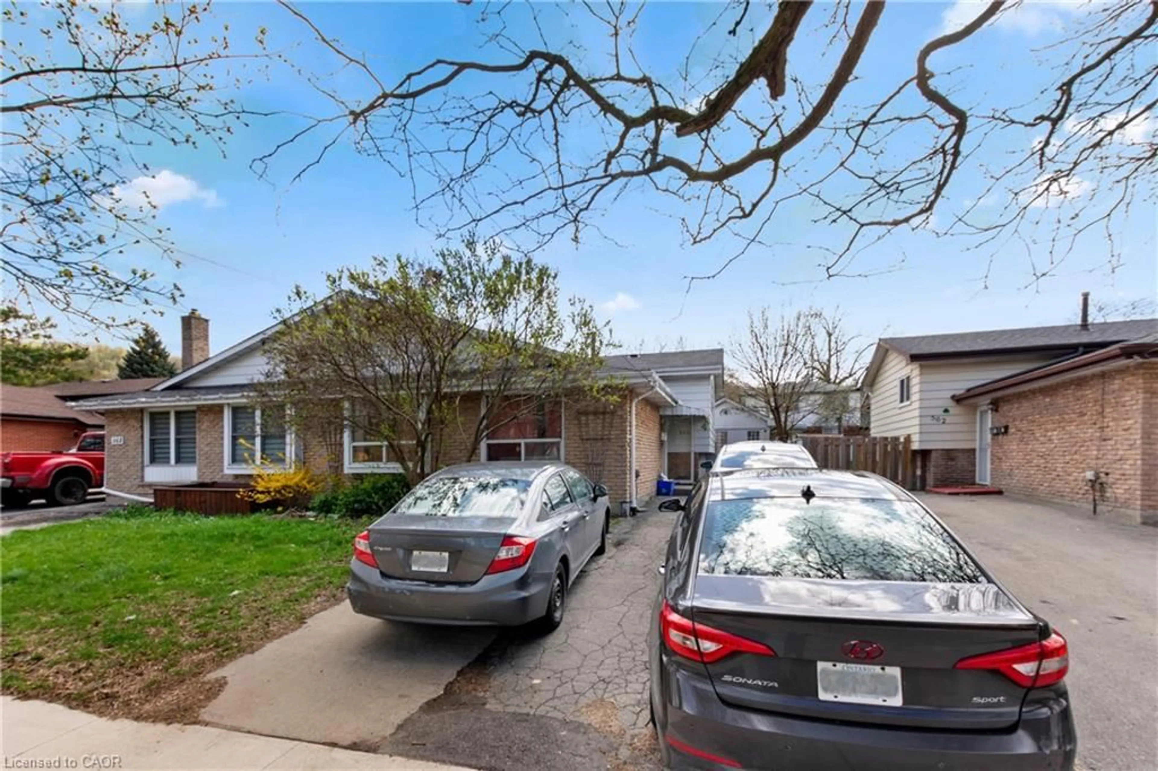 A pic from outside/outdoor area/front of a property/back of a property/a pic from drone, street for 566 Greenhill Ave, Hamilton Ontario L8K 5E8