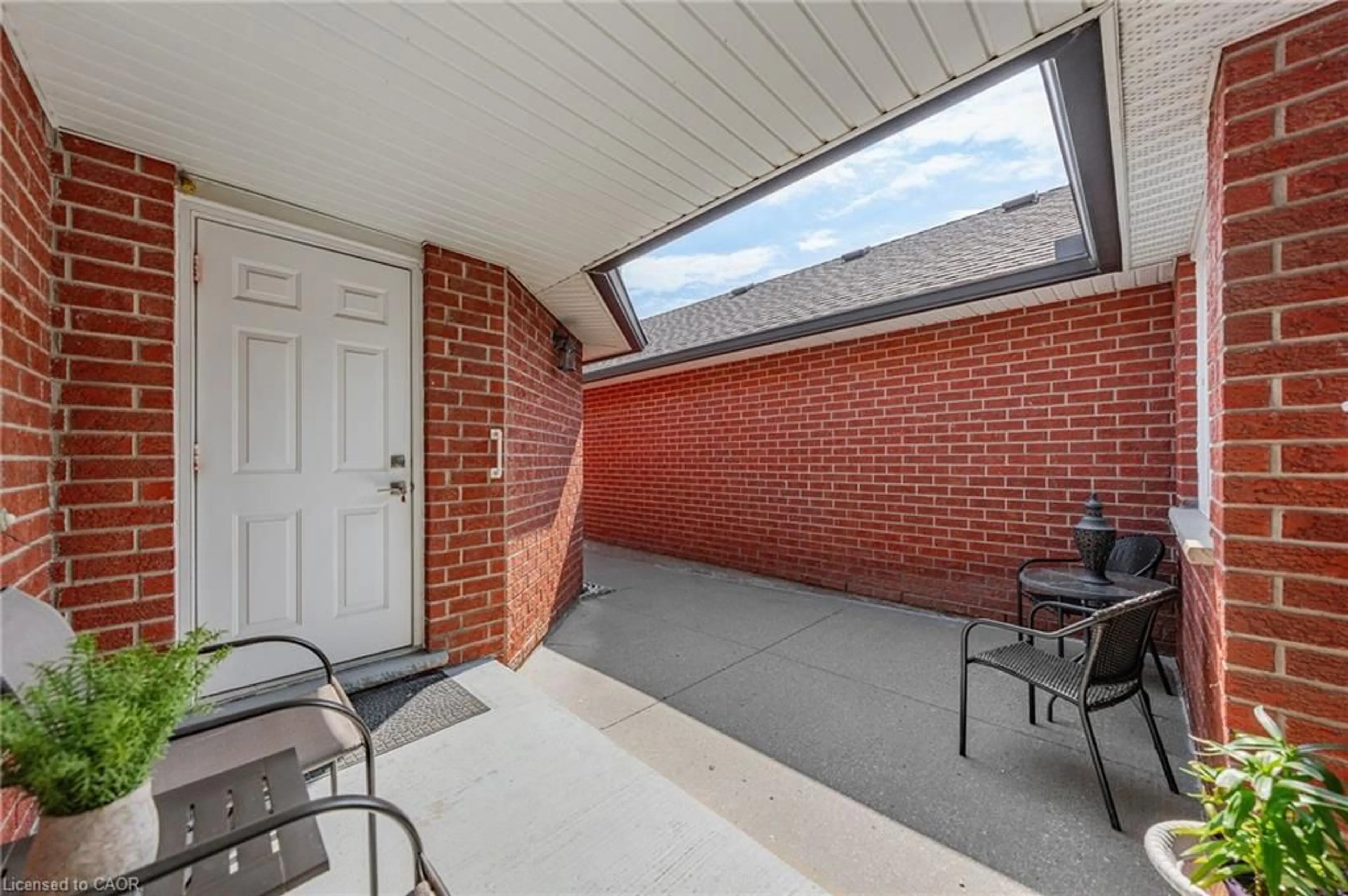 Patio, street for 10 Isherwood Ave #103, Cambridge Ontario N1R 8L8