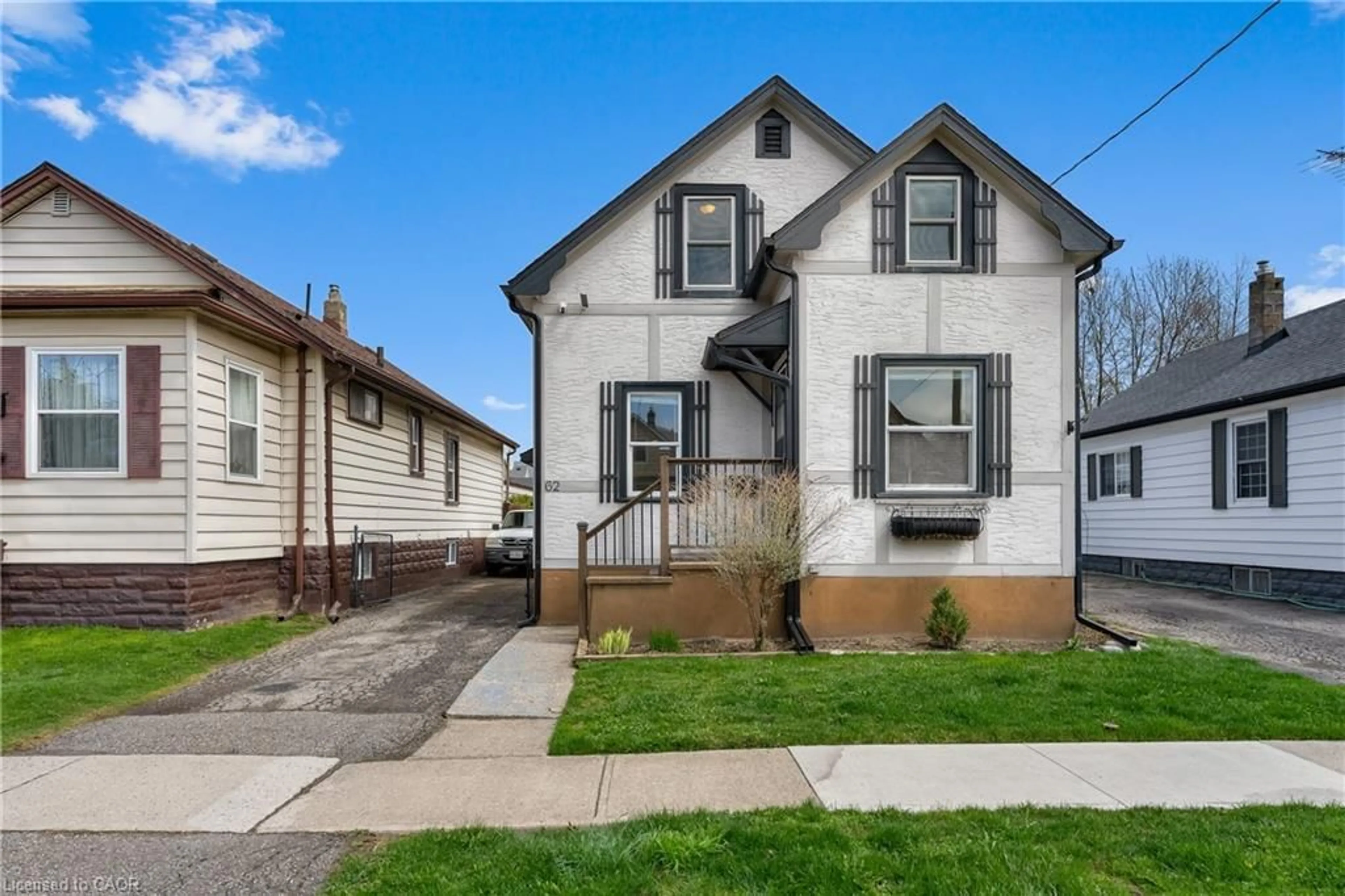Home with vinyl exterior material, street for 62 Rolls Ave, St. Catharines Ontario L2N 1W1