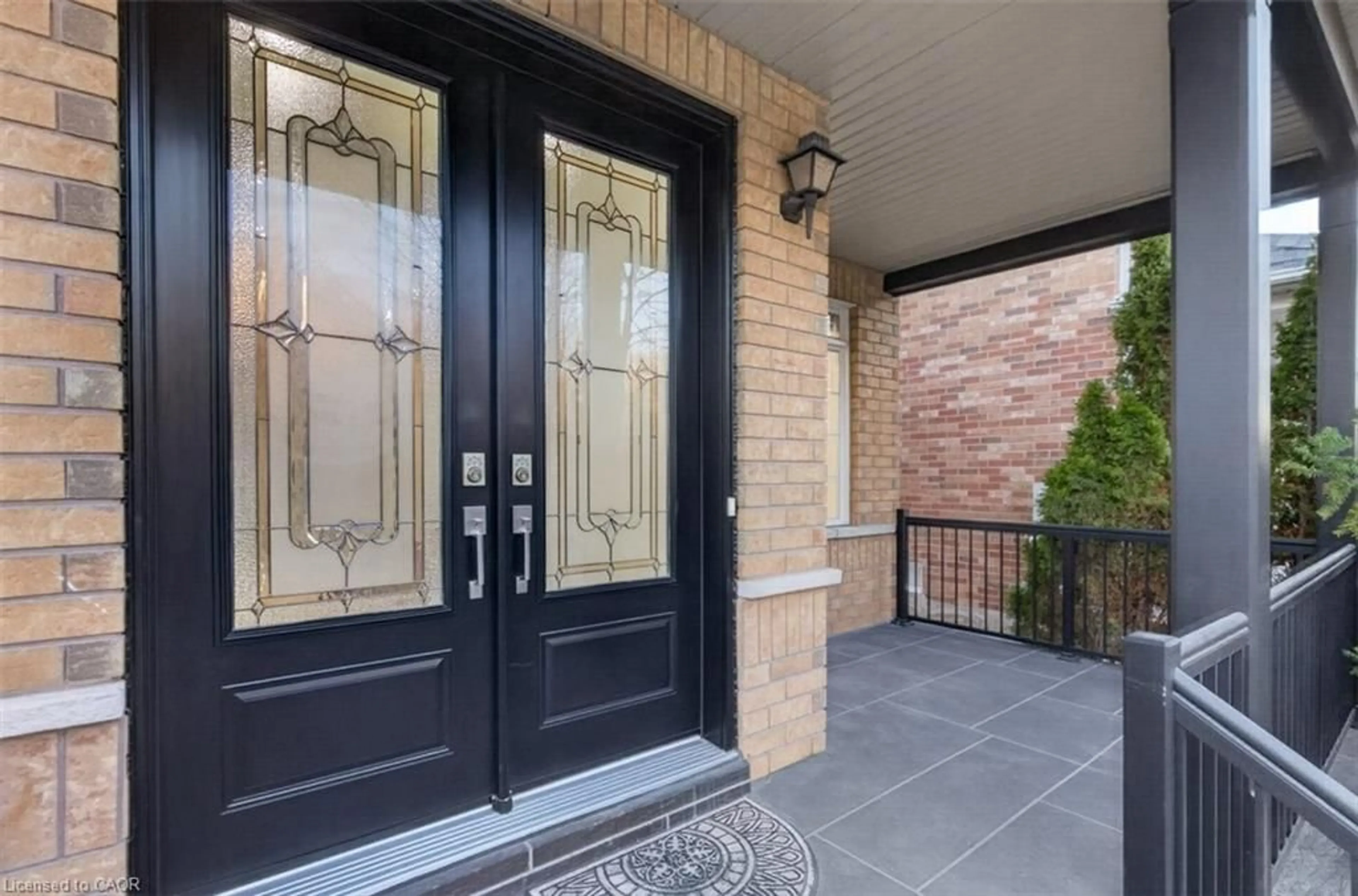 Indoor entryway for 1017 Woodward Ave, Milton Ontario L9T 5Y2