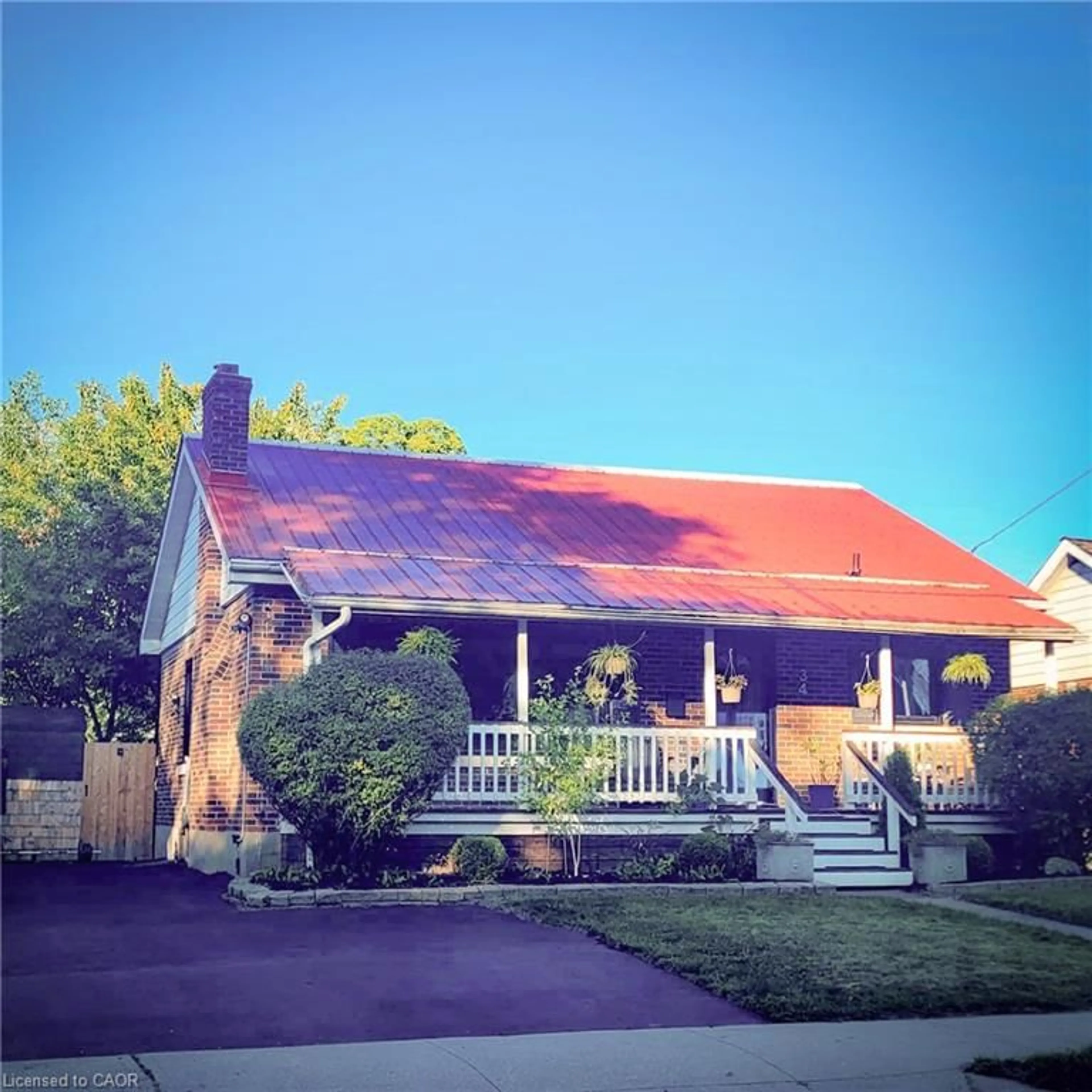 A pic from outside/outdoor area/front of a property/back of a property/a pic from drone, street for 34 Christopher Dr, Cambridge Ontario N1R 4R4