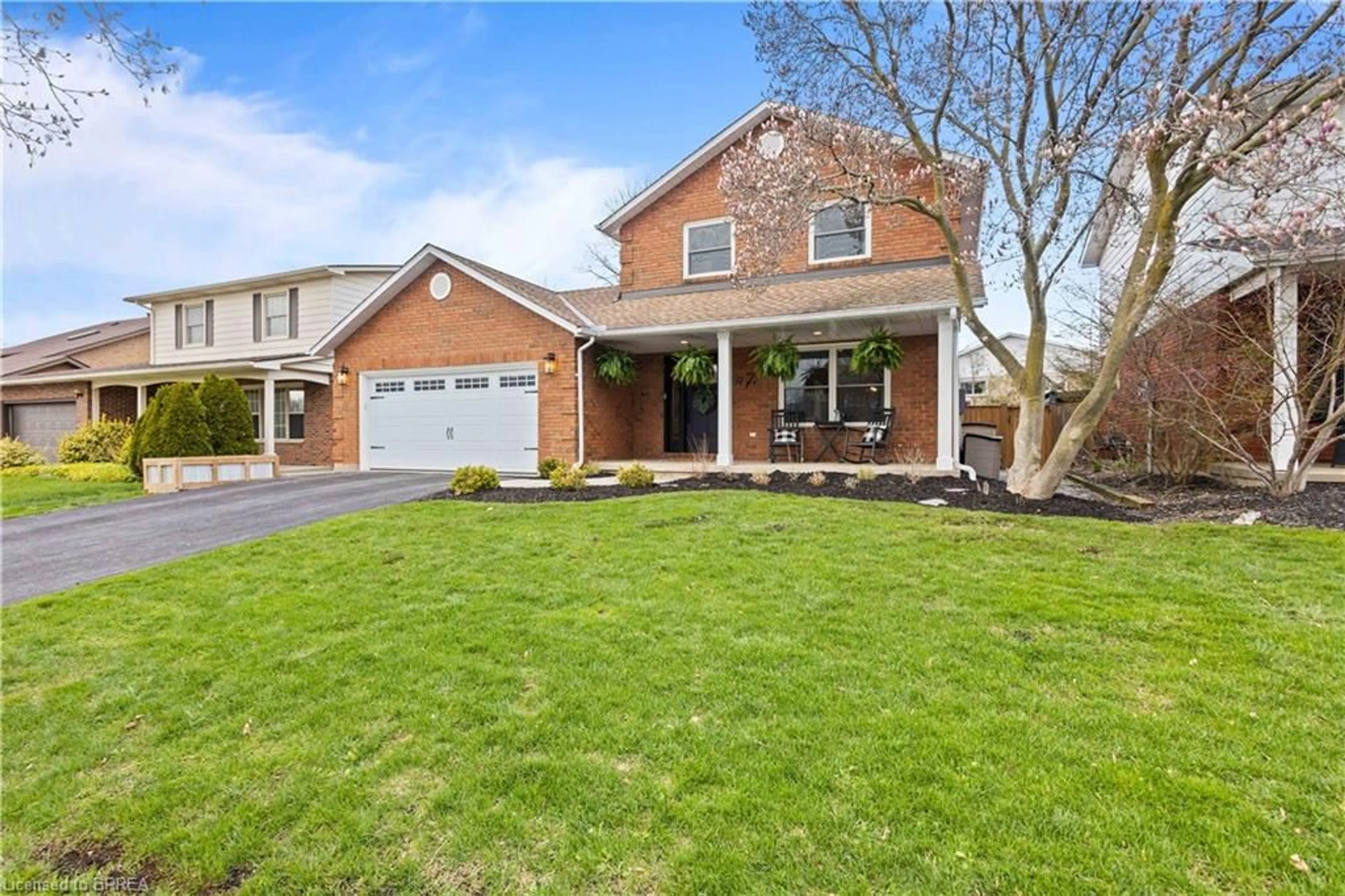 Home with brick exterior material, street for 7 Colonial Cres, Brantford Ontario N3R 7M5