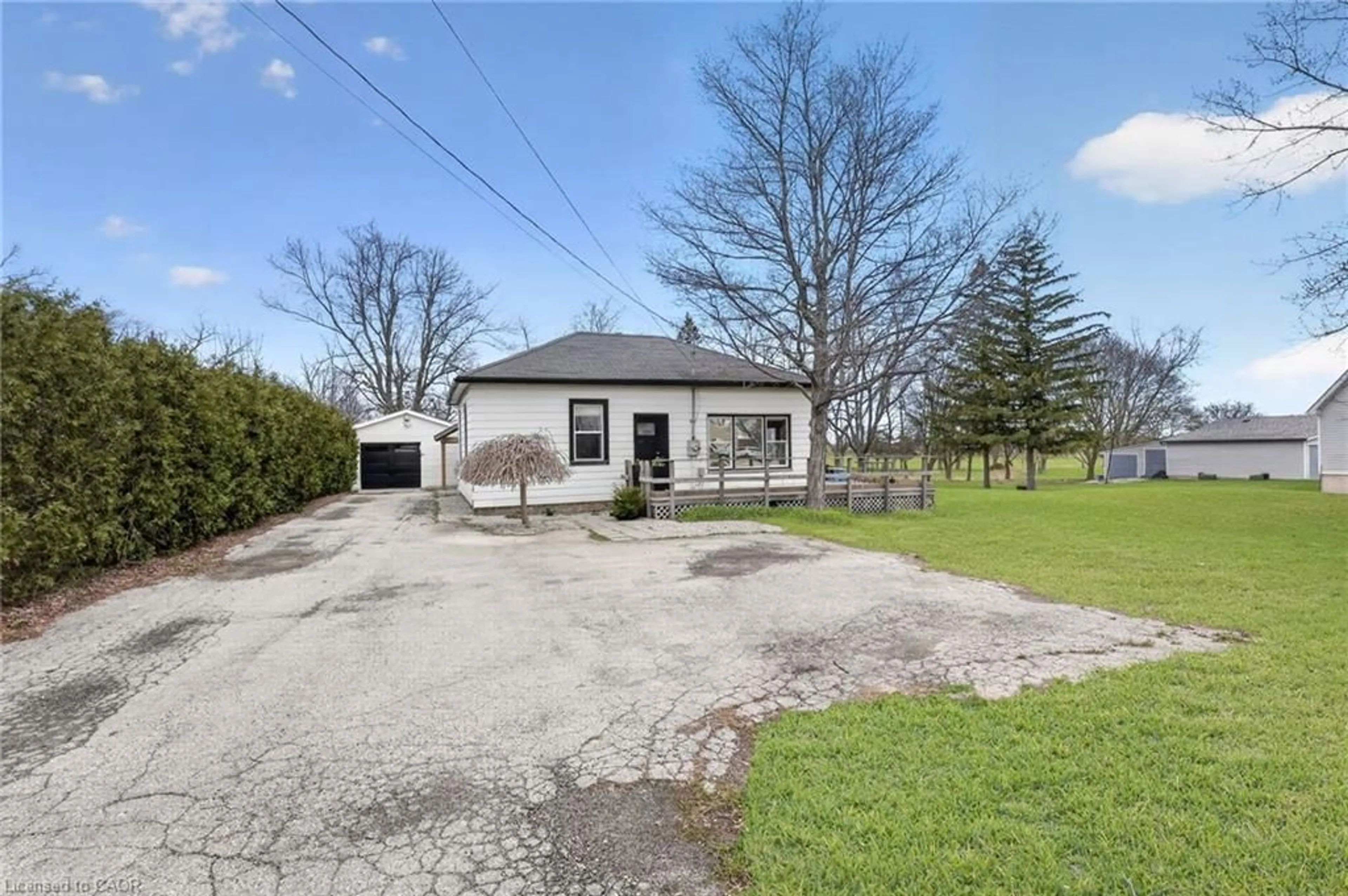 A pic from outside/outdoor area/front of a property/back of a property/a pic from drone, street for 395 Mud St, Stoney Creek Ontario L8J 3B5