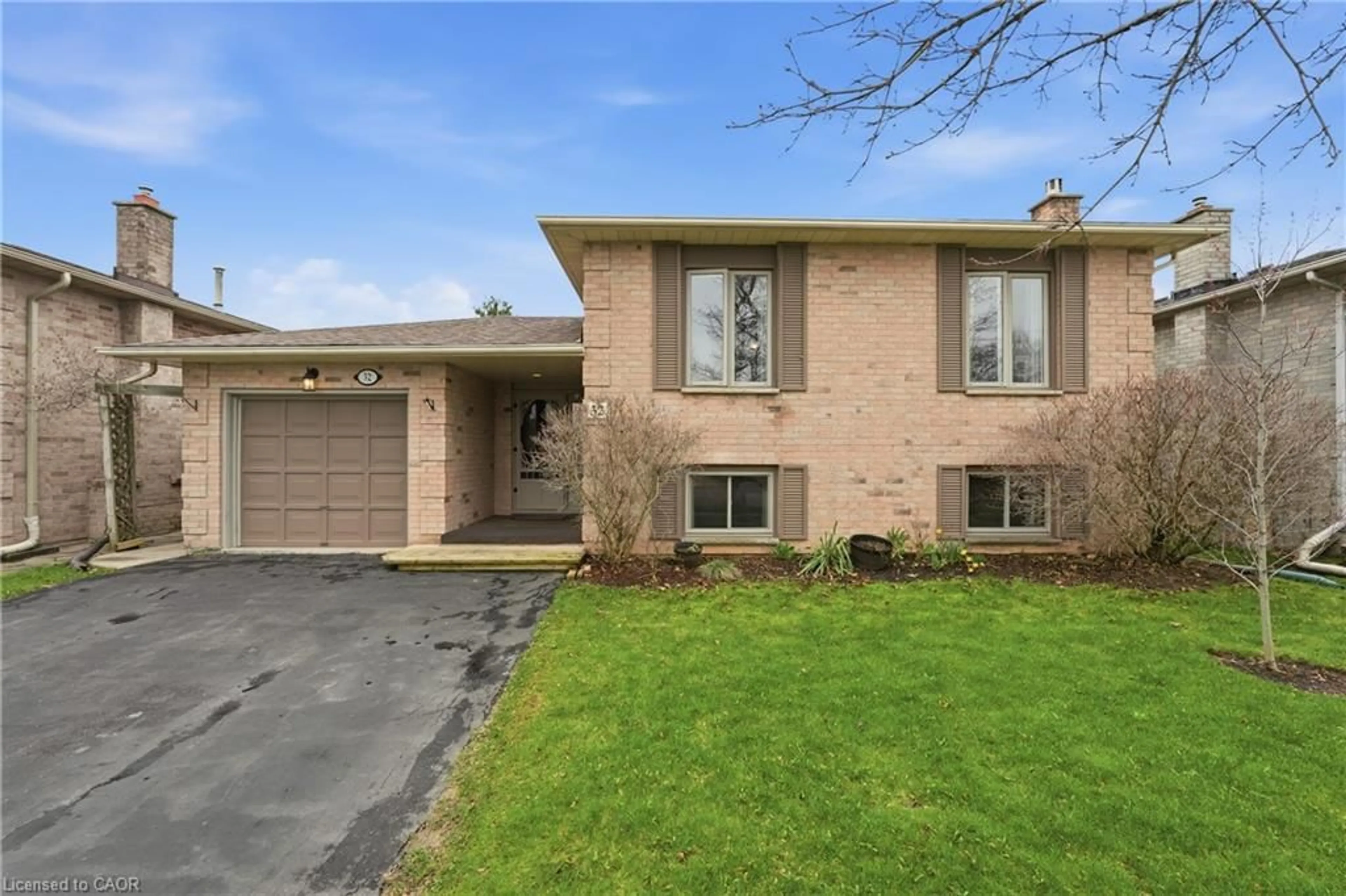 Home with brick exterior material, street for 32 Hobart Cres, Brantford Ontario N3P 1V6