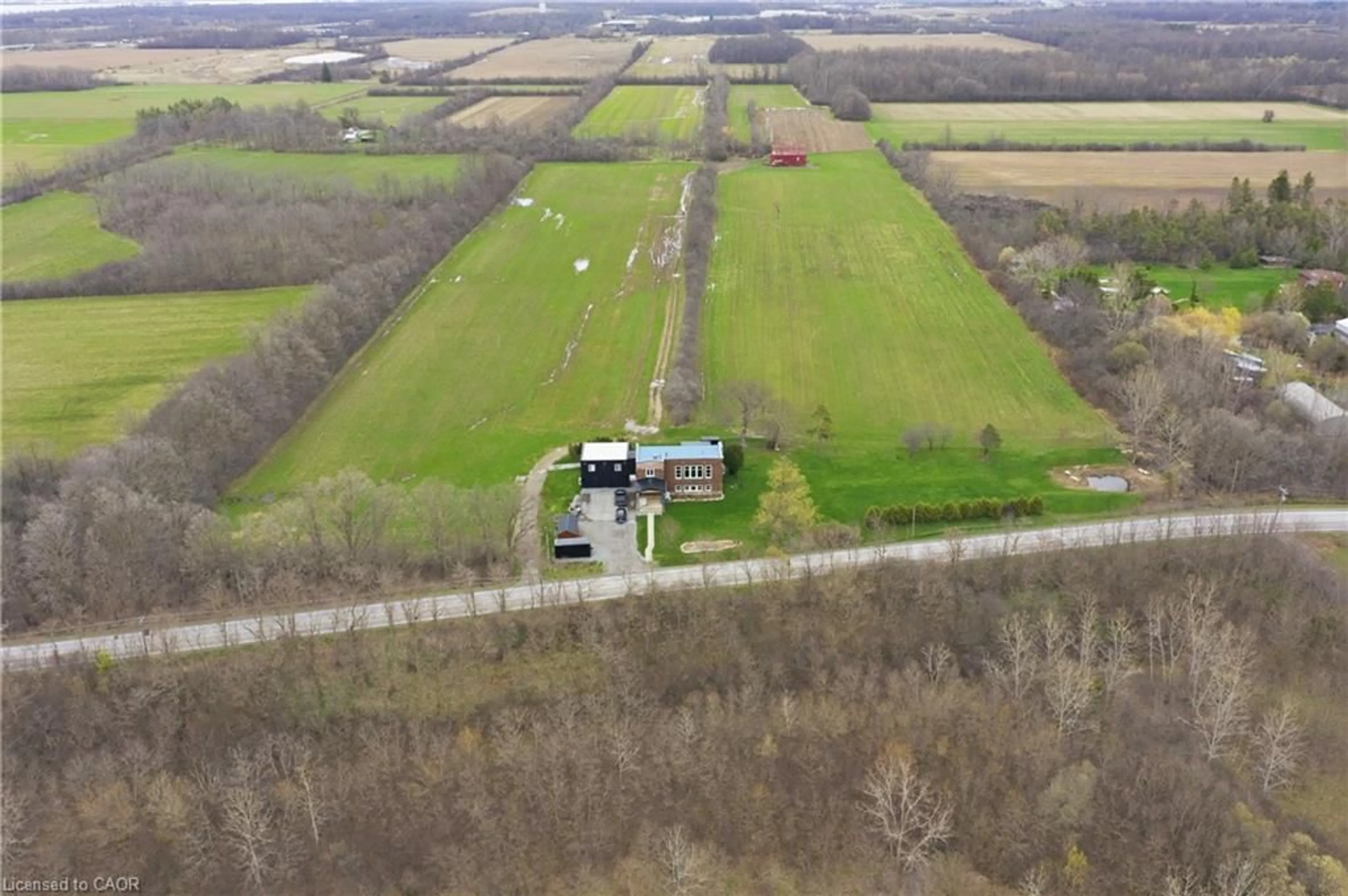 A pic from outside/outdoor area/front of a property/back of a property/a pic from drone, building for 1744 Ridgemount Rd, Ridgeway Ontario L0S 1N0