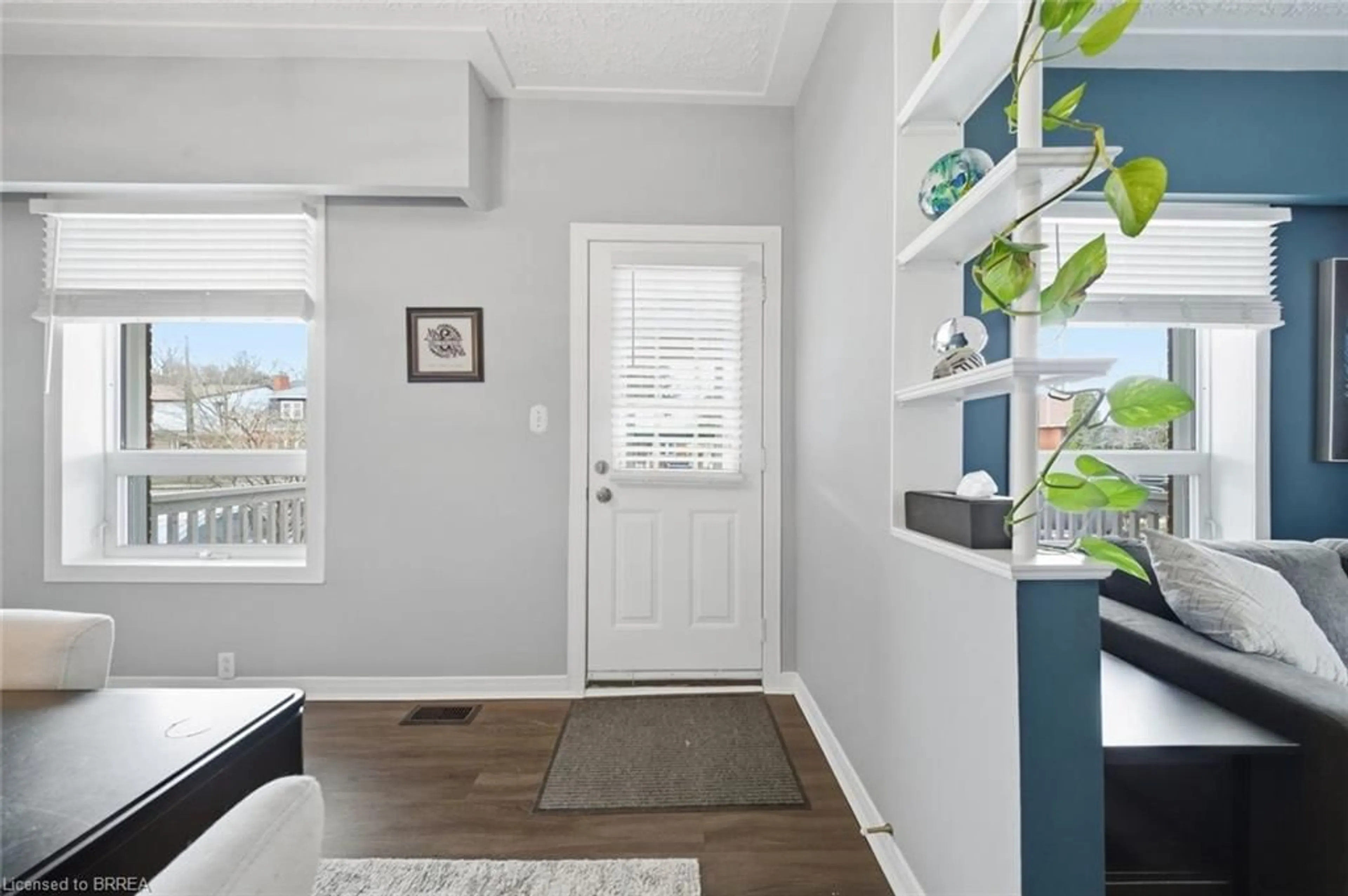 Indoor entryway for 8 Carlyle St, Brantford Ontario N3T 2C1