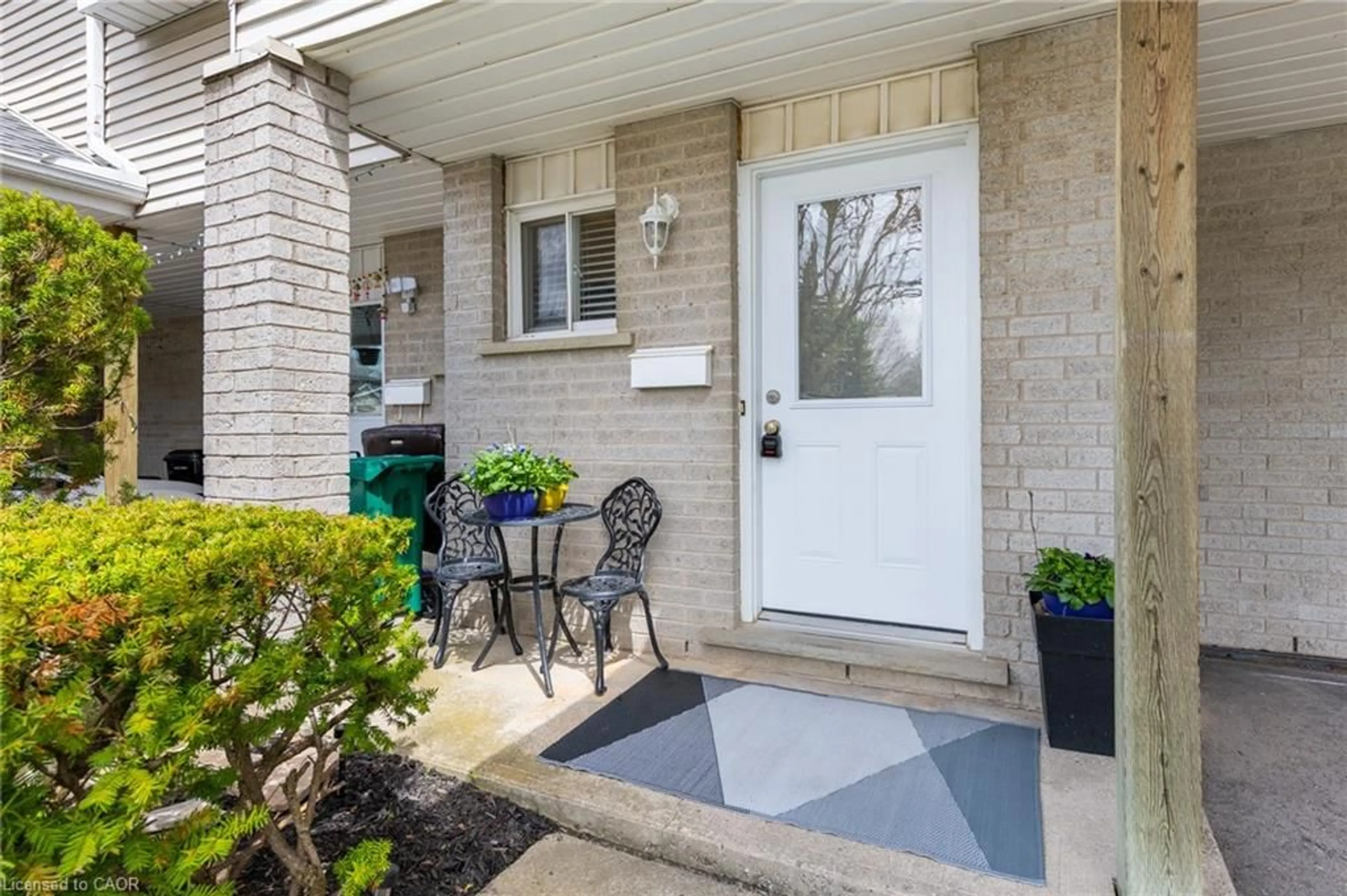 Indoor entryway for 125 Sekura Cres #19, Cambridge Ontario N1R 8B4