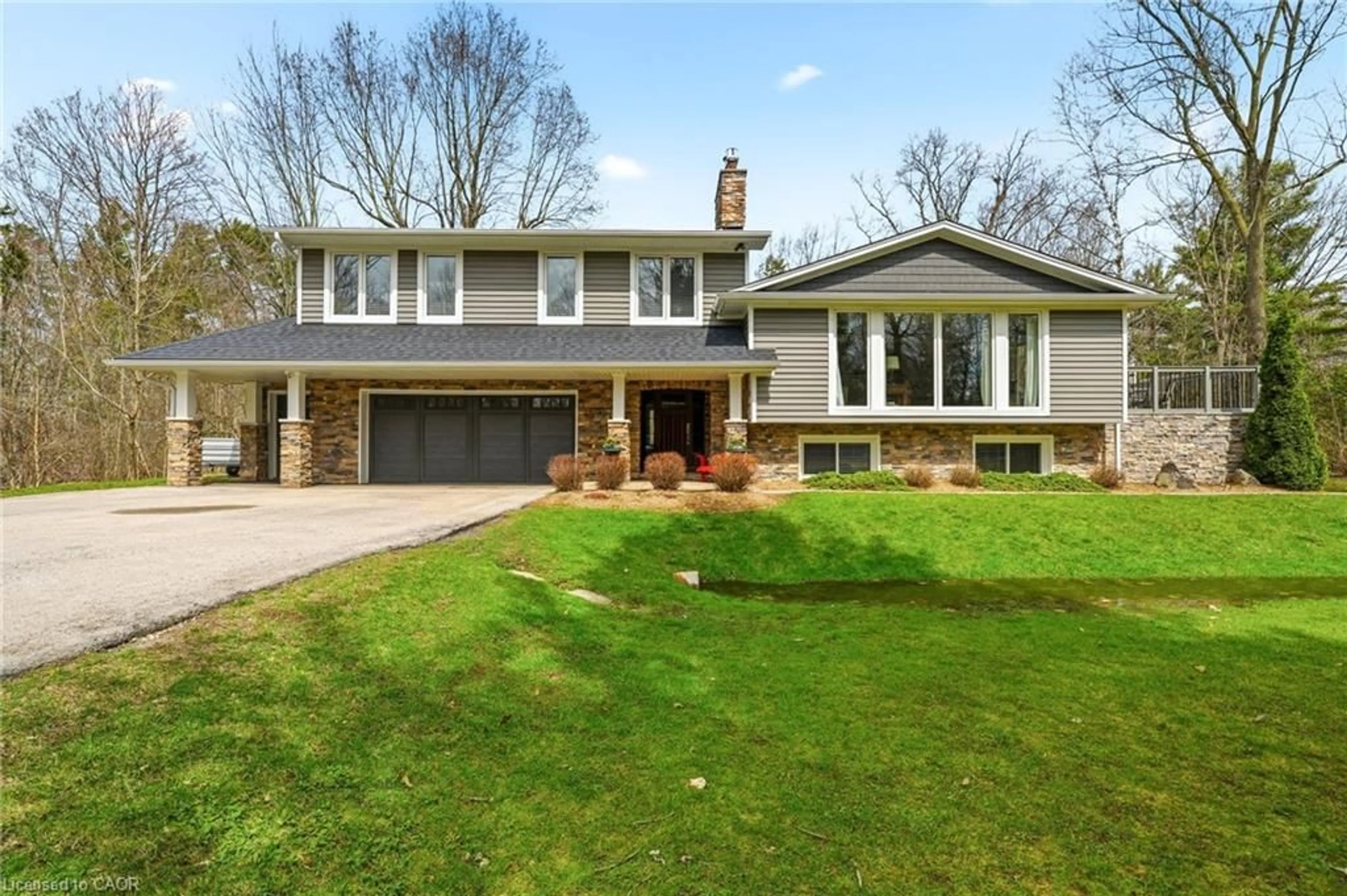 Home with vinyl exterior material, street for 6685 Mcniven Rd, Burlington Ontario L7P 0K2