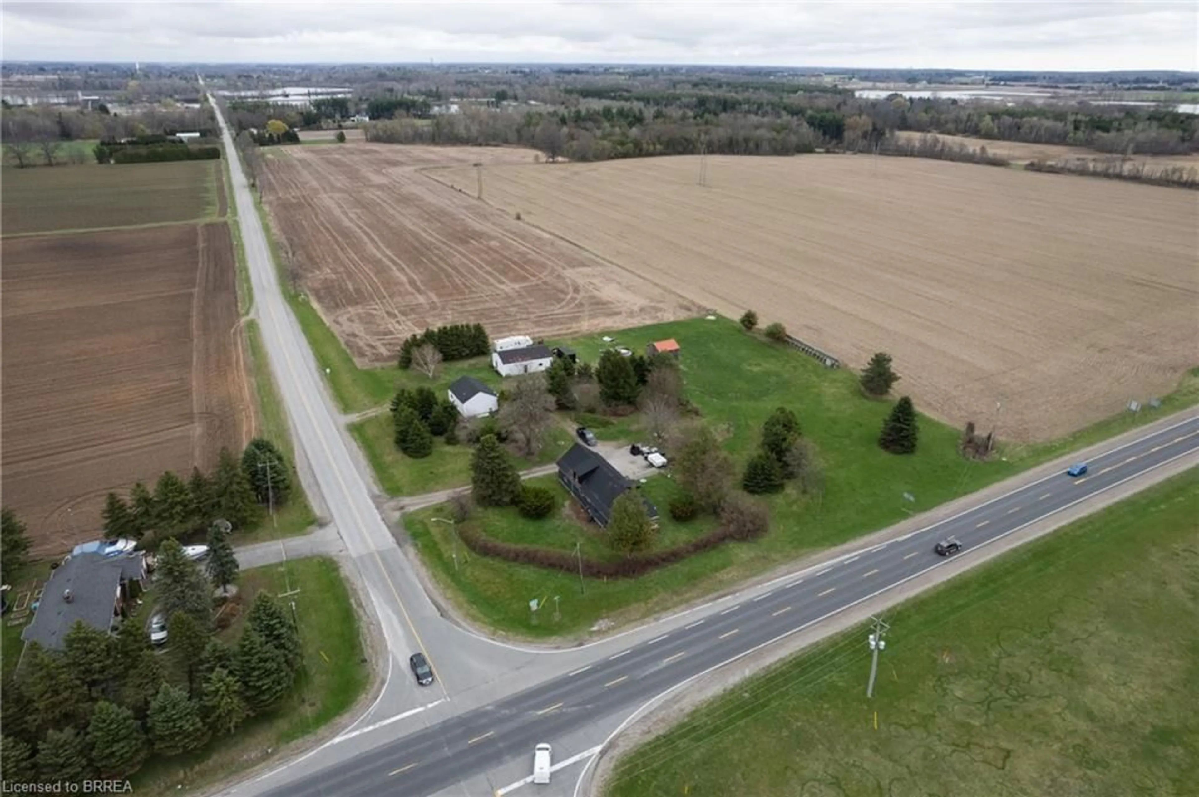 A pic from outside/outdoor area/front of a property/back of a property/a pic from drone, street for 8 Concession 8 Townsend, Waterford Ontario N0E 1Y0