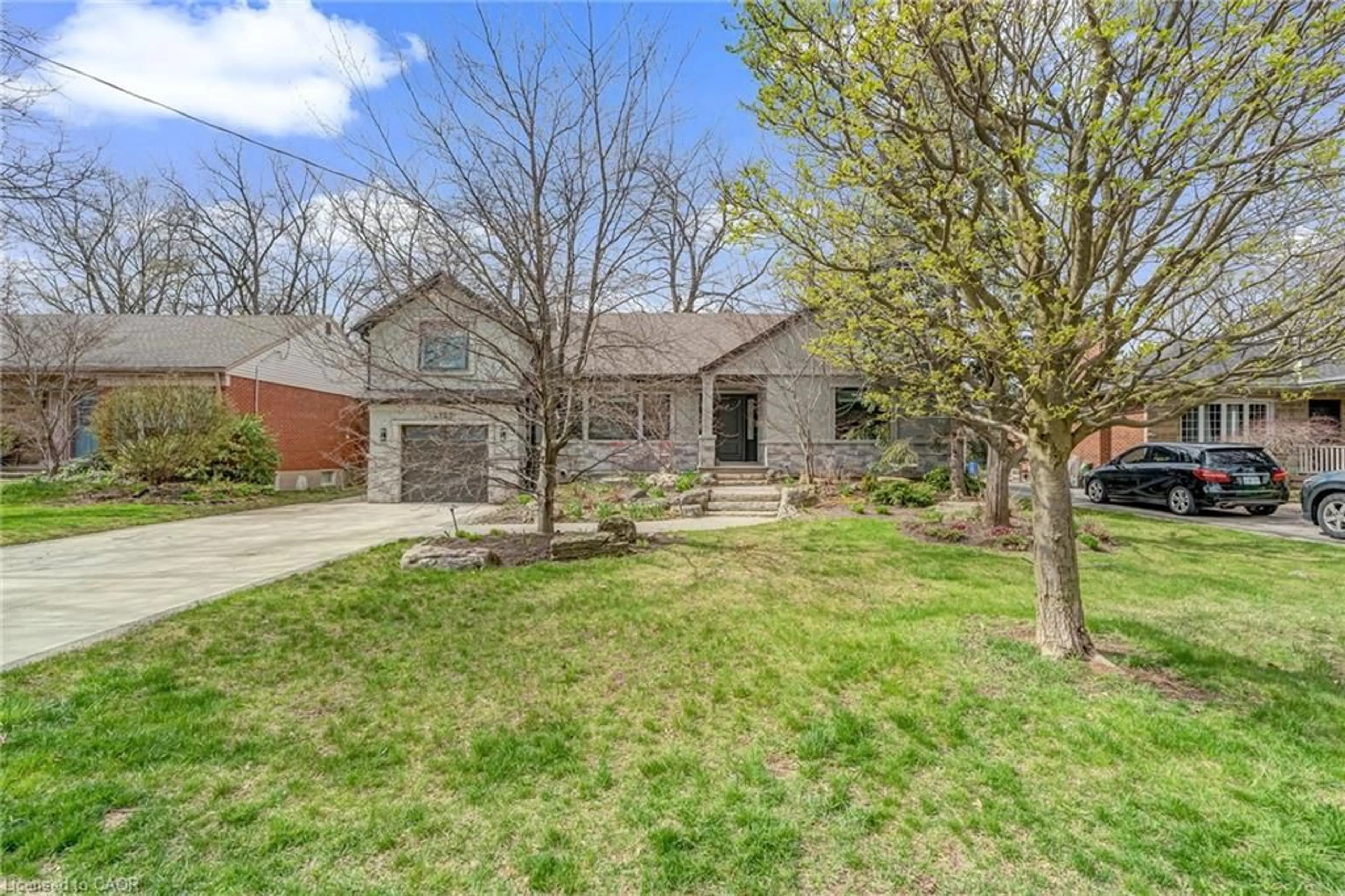 Home with brick exterior material, street for 2123 Deyncourt Dr, Burlington Ontario L7R 1W2