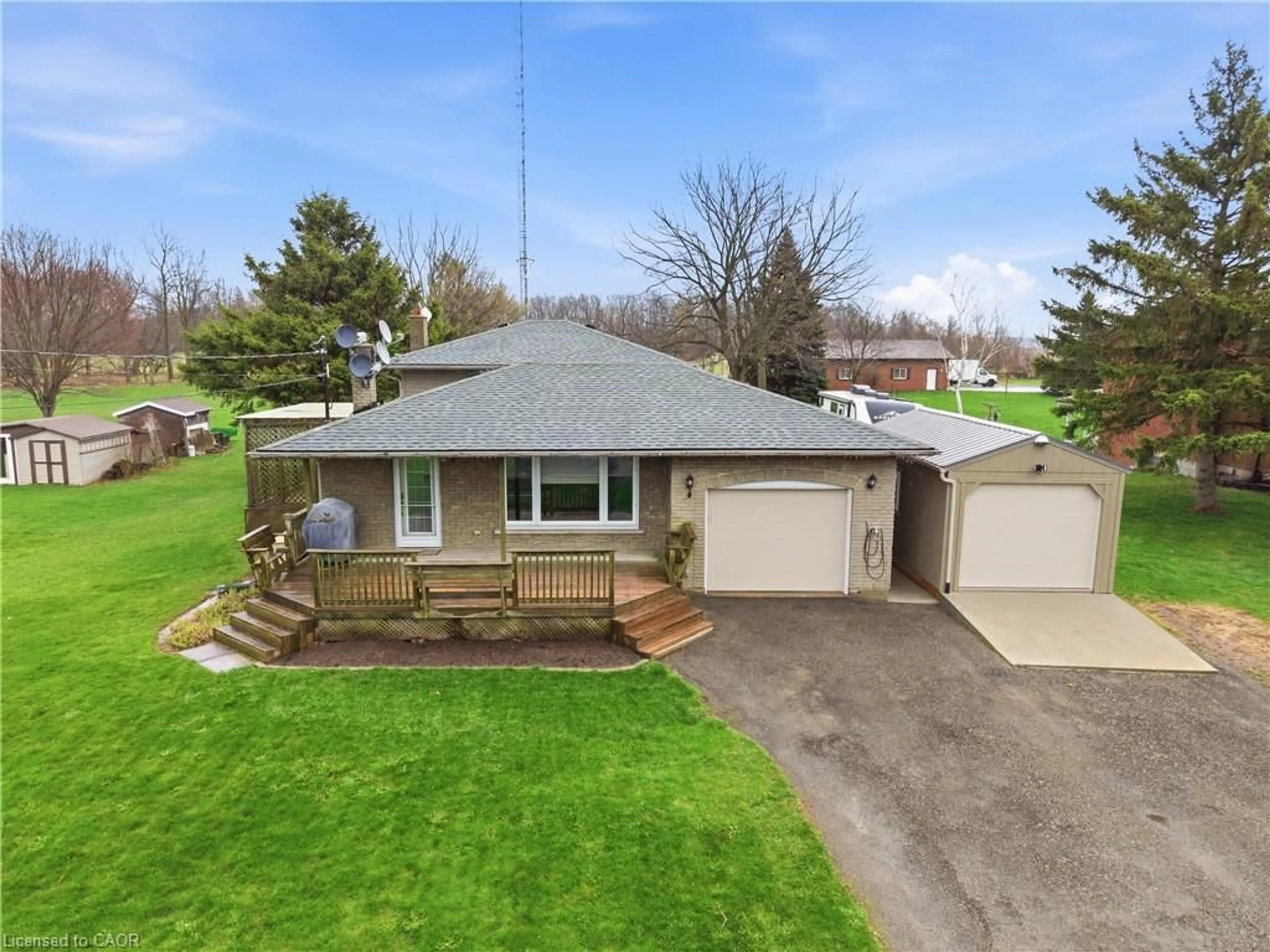 A pic from outside/outdoor area/front of a property/back of a property/a pic from drone, street for 2859 Chippawa Rd, Port Colborne Ontario L3K 5V5