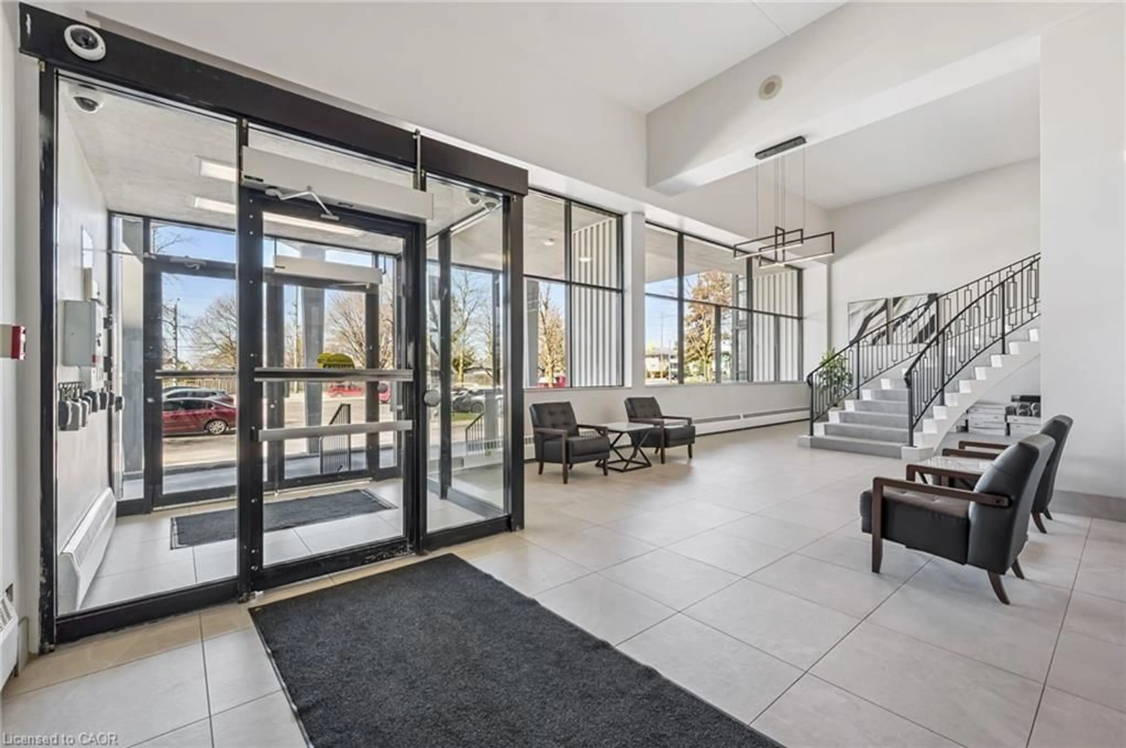 Indoor foyer for 24 Midland Dr #604, Kitchener Ontario N2A 2A8